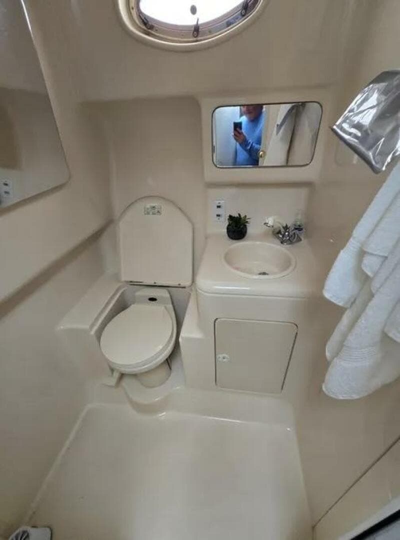 1998 Sea Ray 330 Express — photo 13