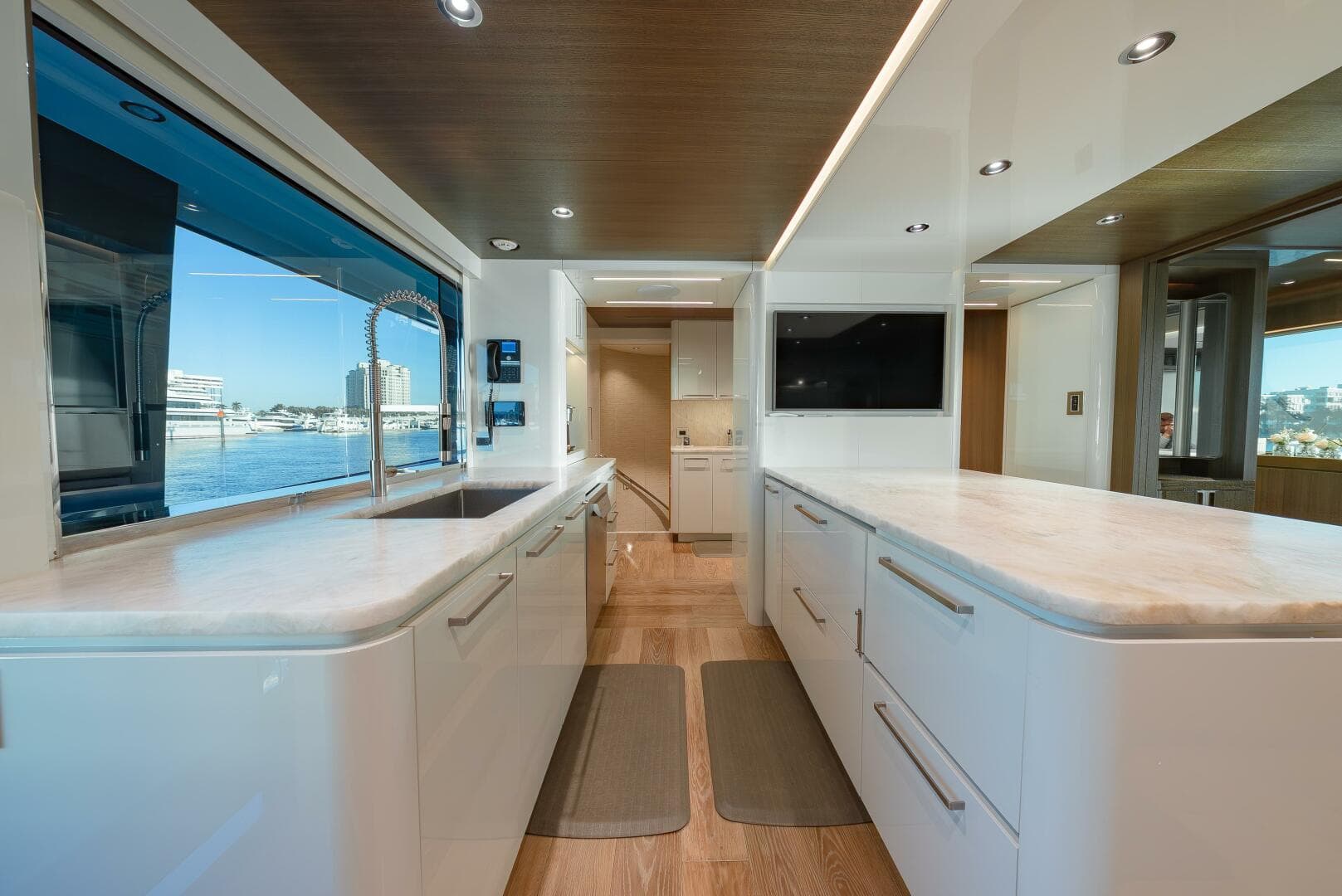 2018 Westport Raised Pilothouse — photo 14