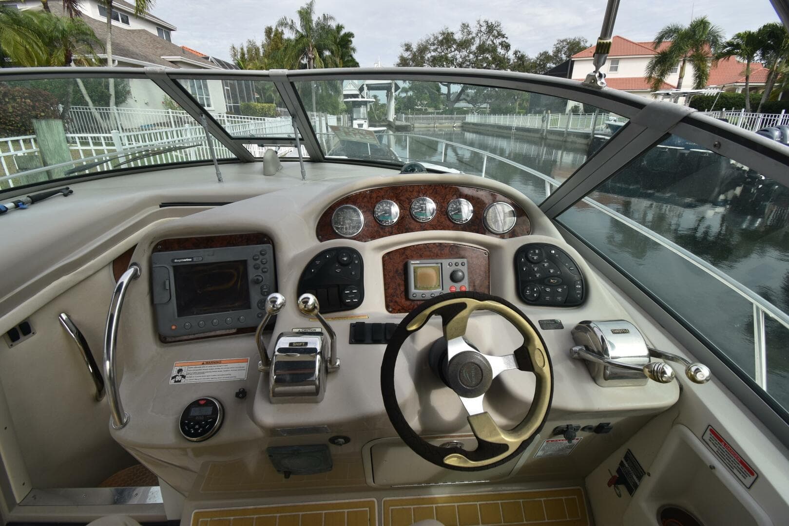 2006 Sea Ray 320 Sundancer — photo 14