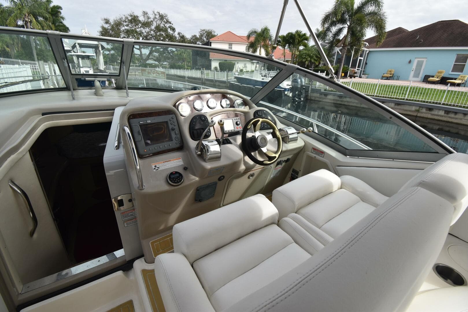 2006 Sea Ray 320 Sundancer — photo 12