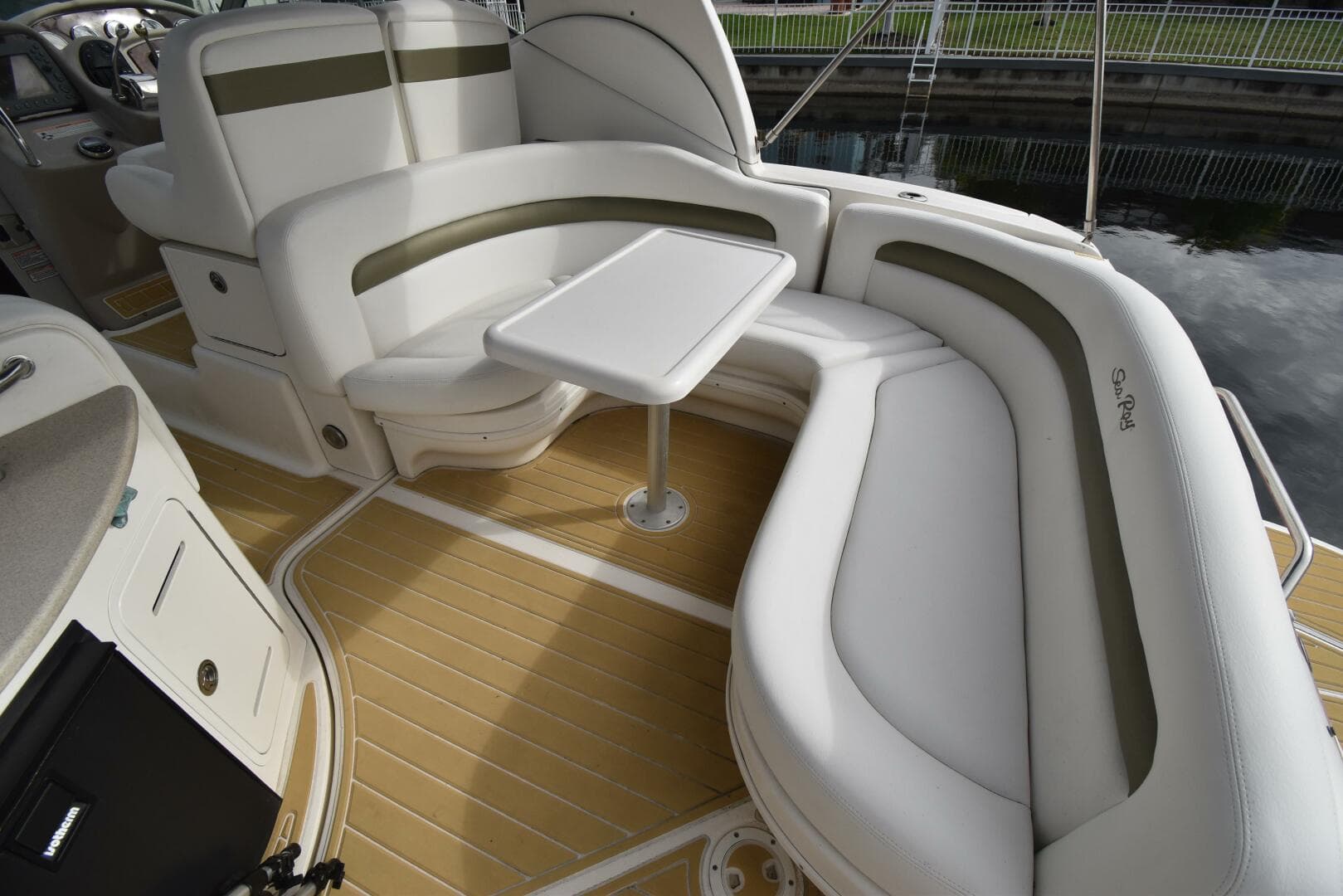 2006 Sea Ray 320 Sundancer — photo 10