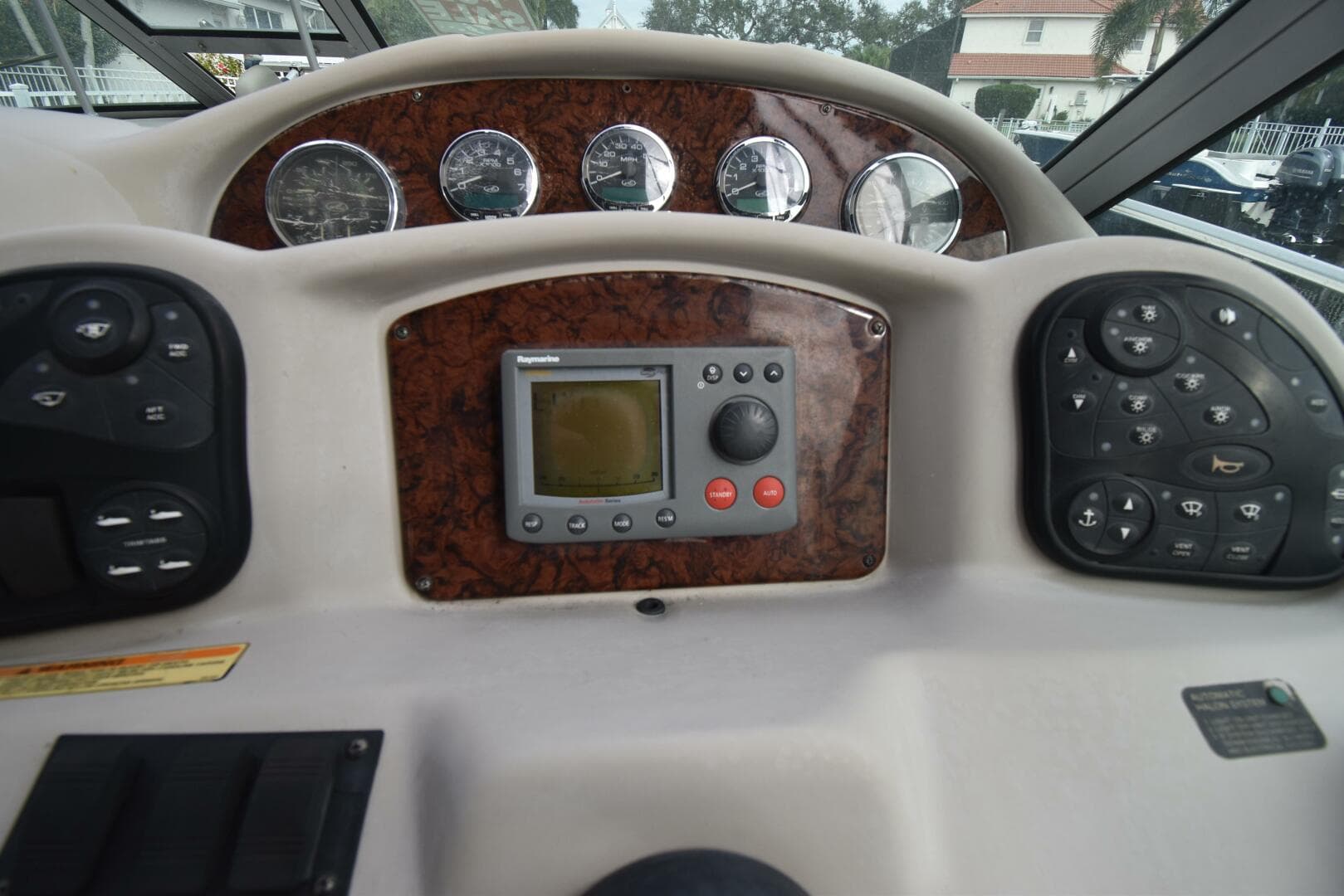 2006 Sea Ray 320 Sundancer — photo 15