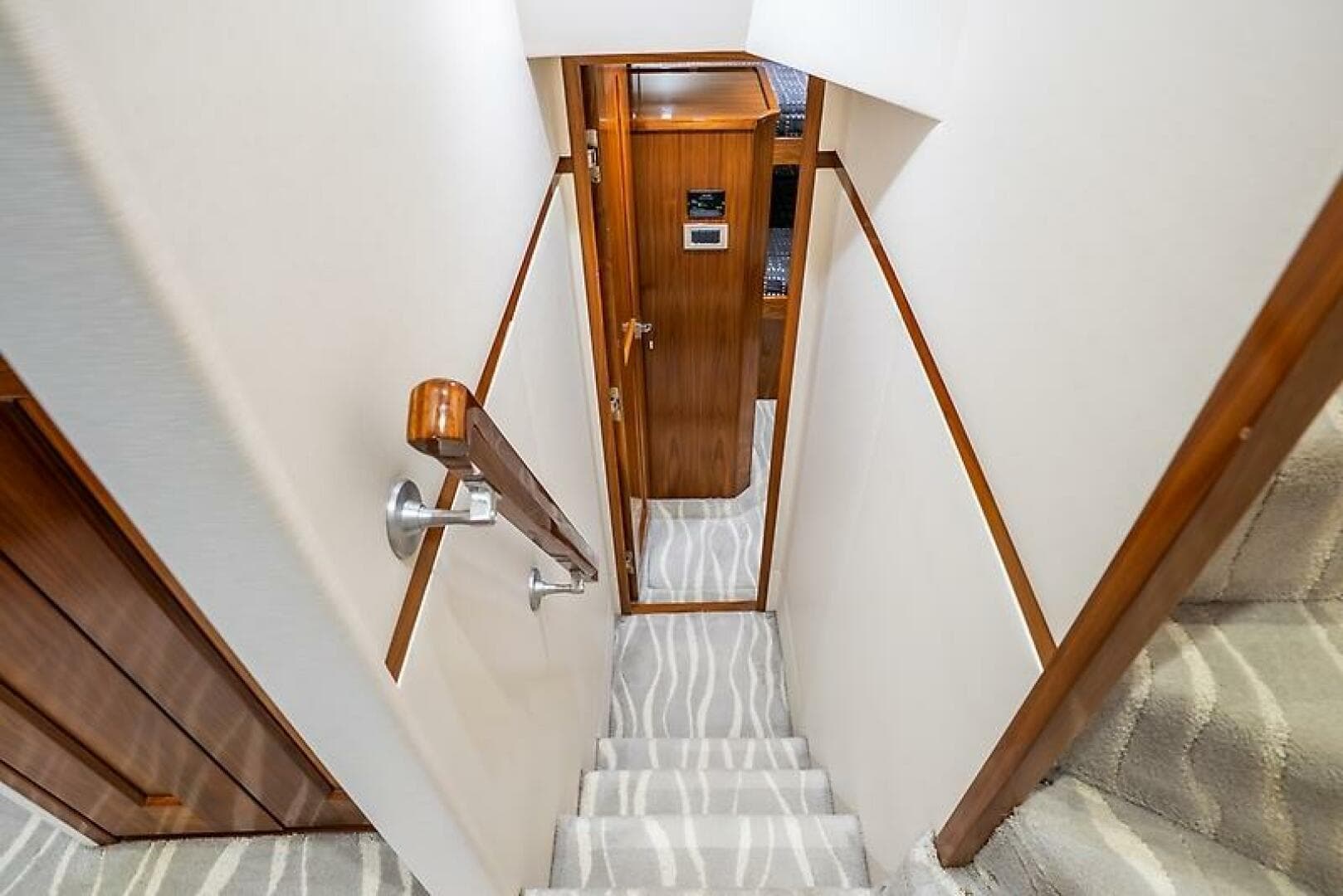 2019 Viking 68 Enclosed Bridge — photo 53