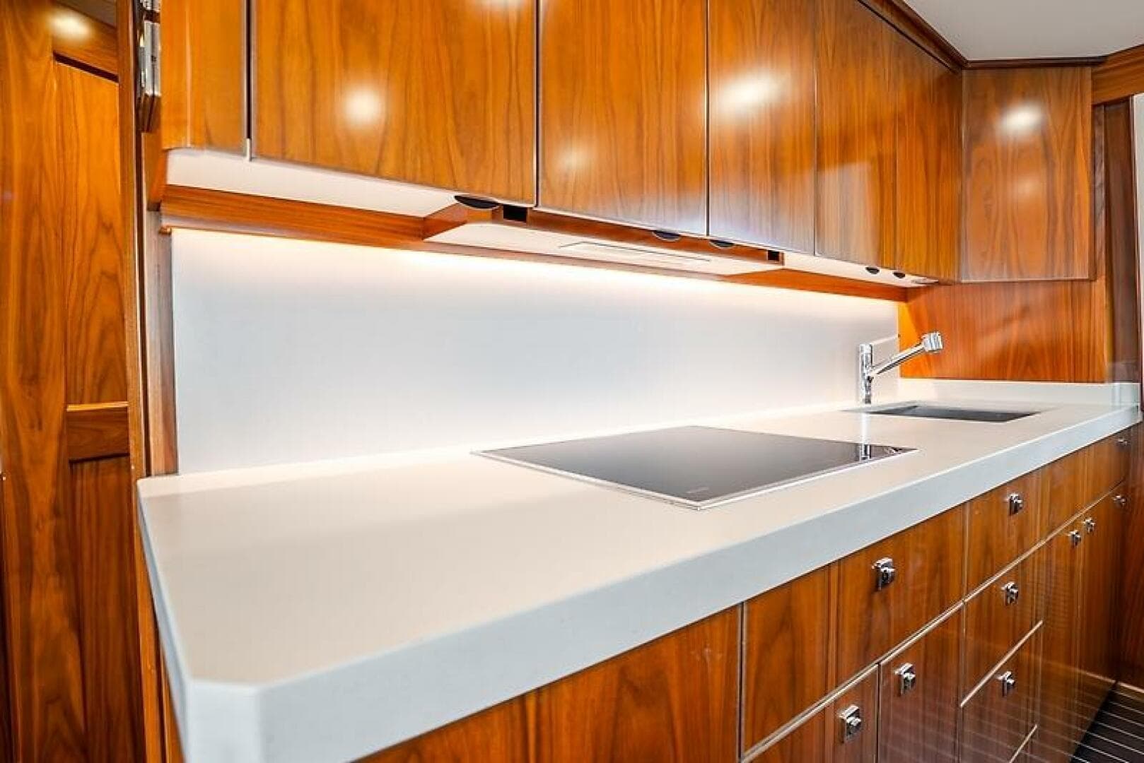 2019 Viking 68 Enclosed Bridge — photo 37