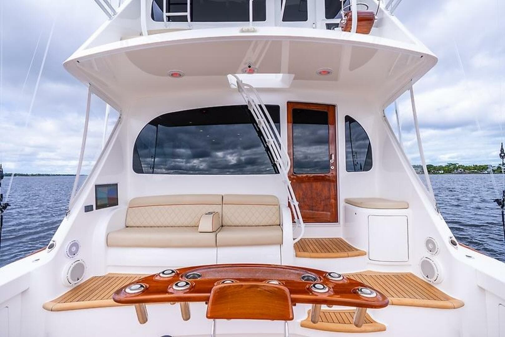 2019 Viking 68 Enclosed Bridge — photo 7