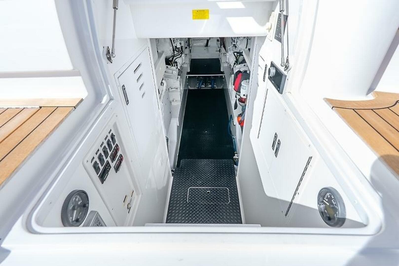 2019 Viking 68 Enclosed Bridge — photo 17