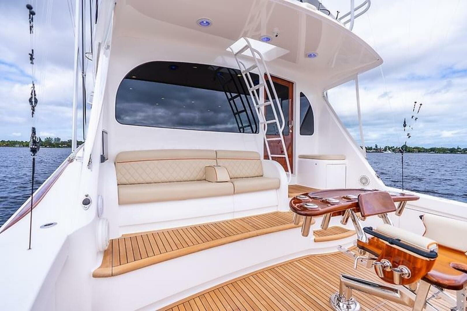 2019 Viking 68 Enclosed Bridge — photo 13