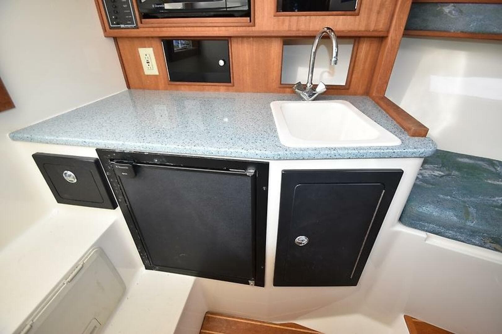 2007 Carolina Classic 28 Express — photo 71