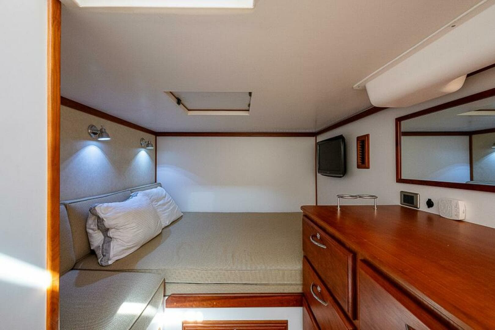 2012 Sabre 48 Salon Express — photo 66