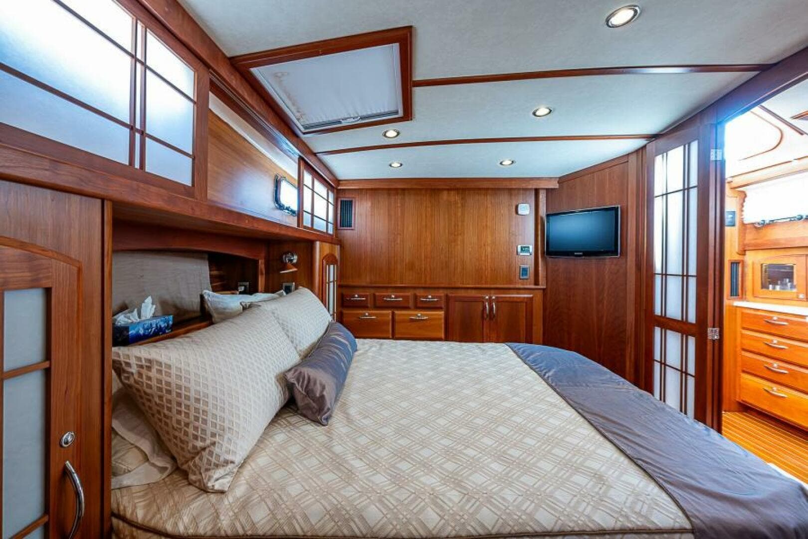 2012 Sabre 48 Salon Express — photo 54