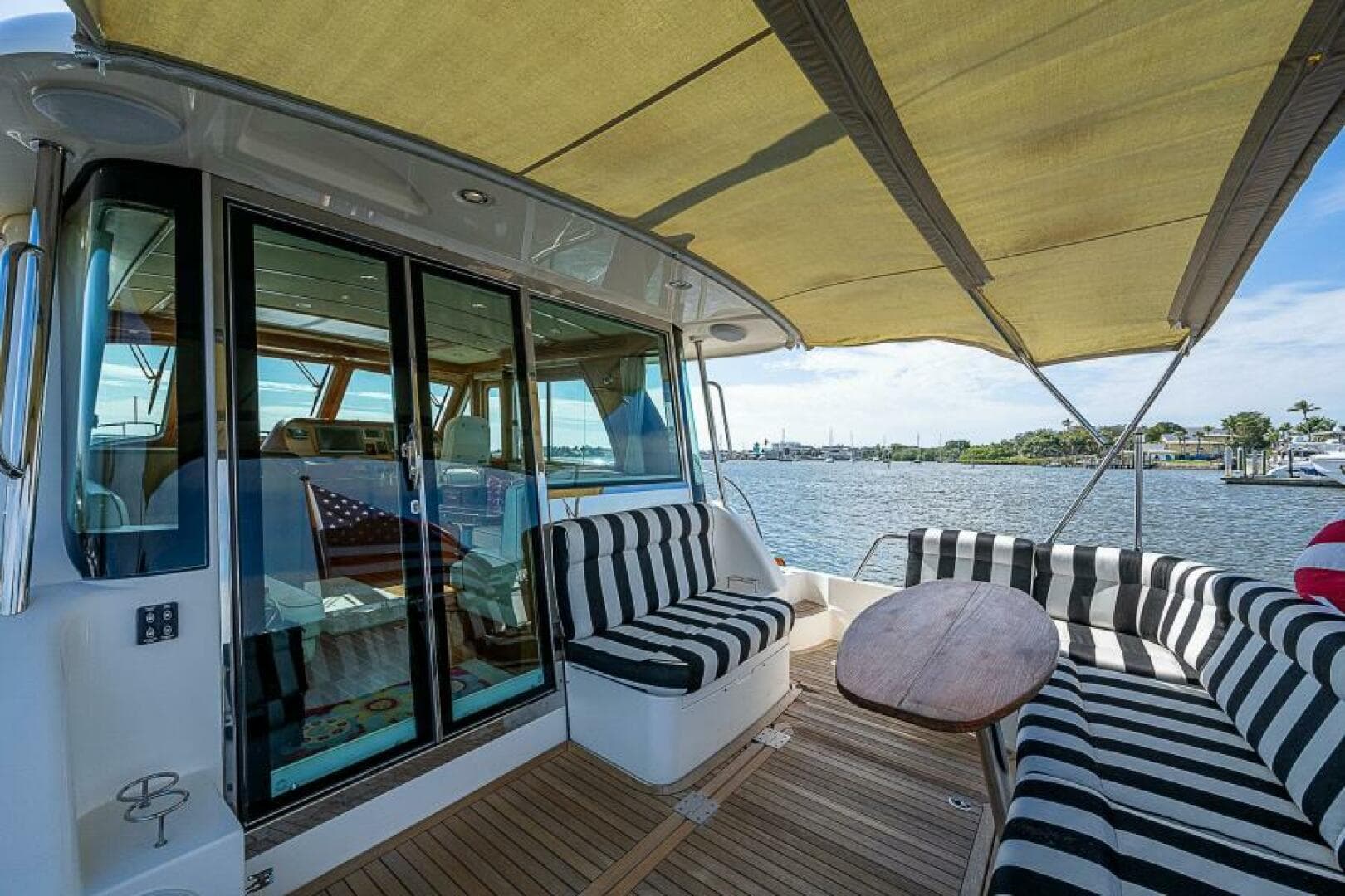 2012 Sabre 48 Salon Express — photo 22