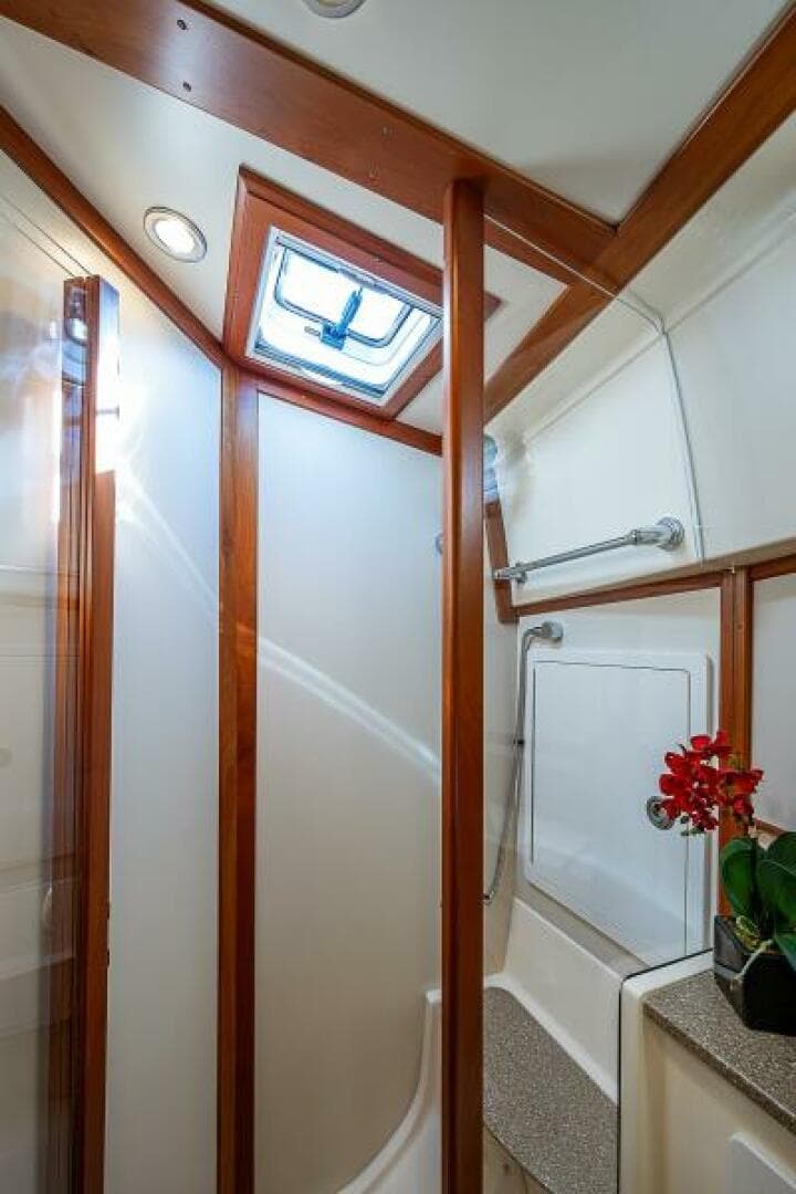 2012 Sabre 48 Salon Express — photo 47