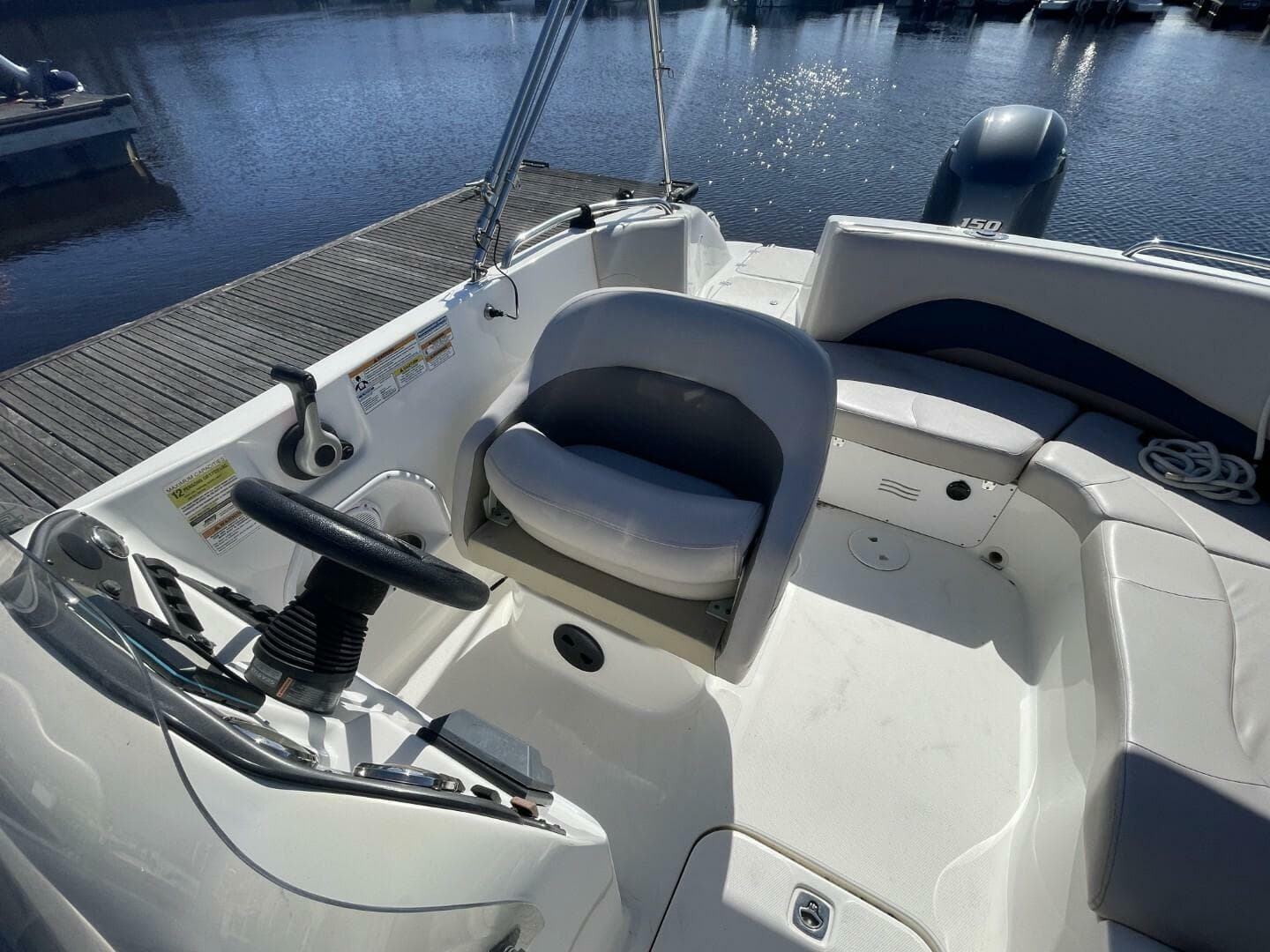 2917 Hurricane Sundeck Sport 202 OB — photo 17
