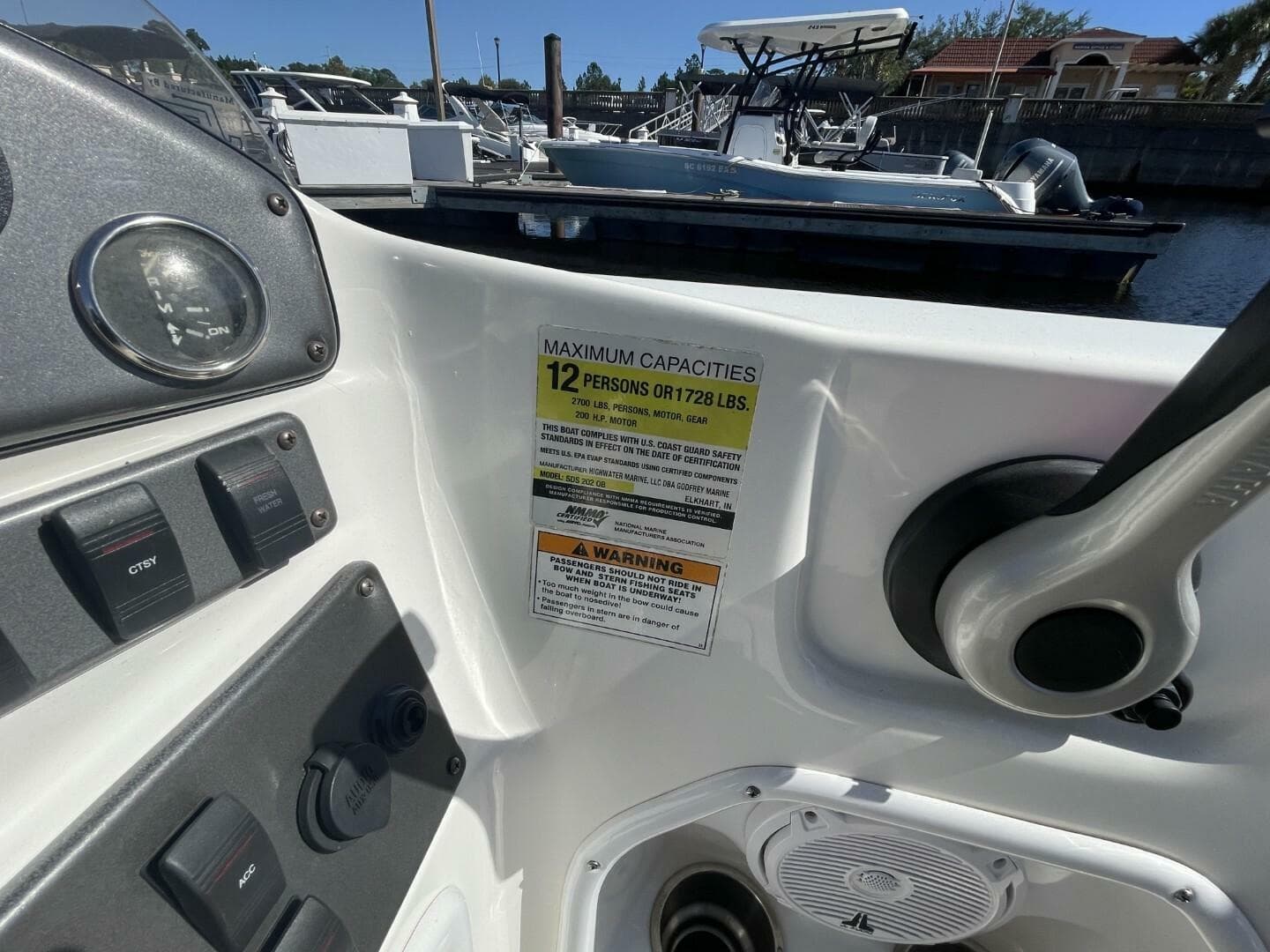 2917 Hurricane Sundeck Sport 202 OB — photo 21