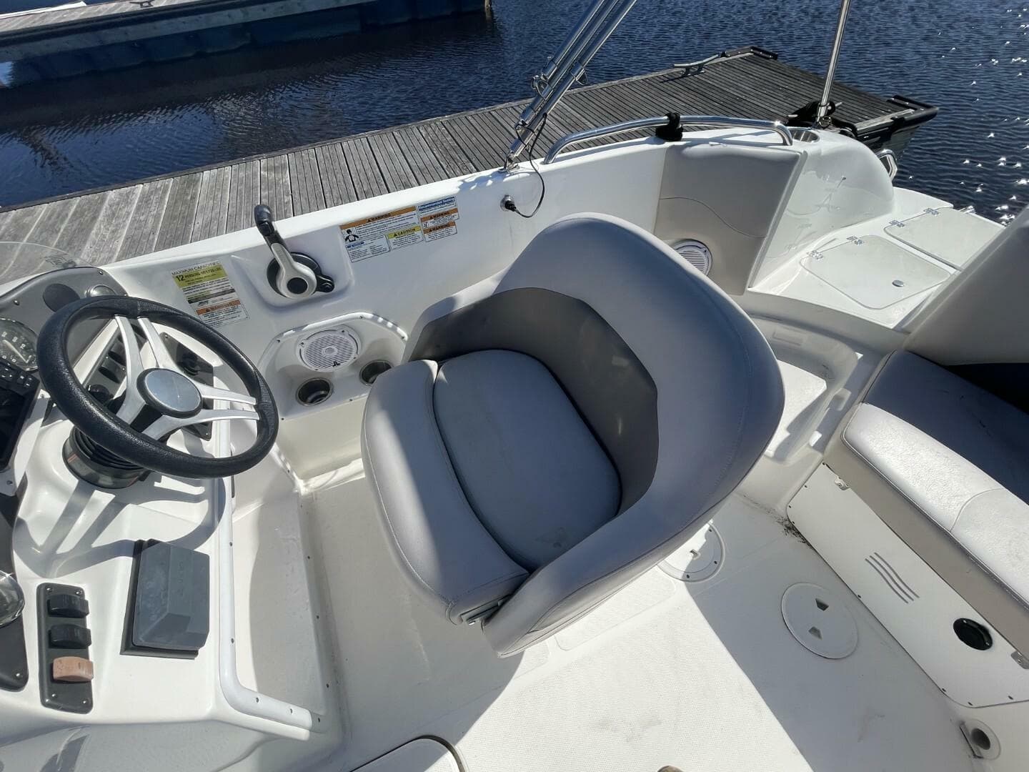 2917 Hurricane Sundeck Sport 202 OB — photo 22