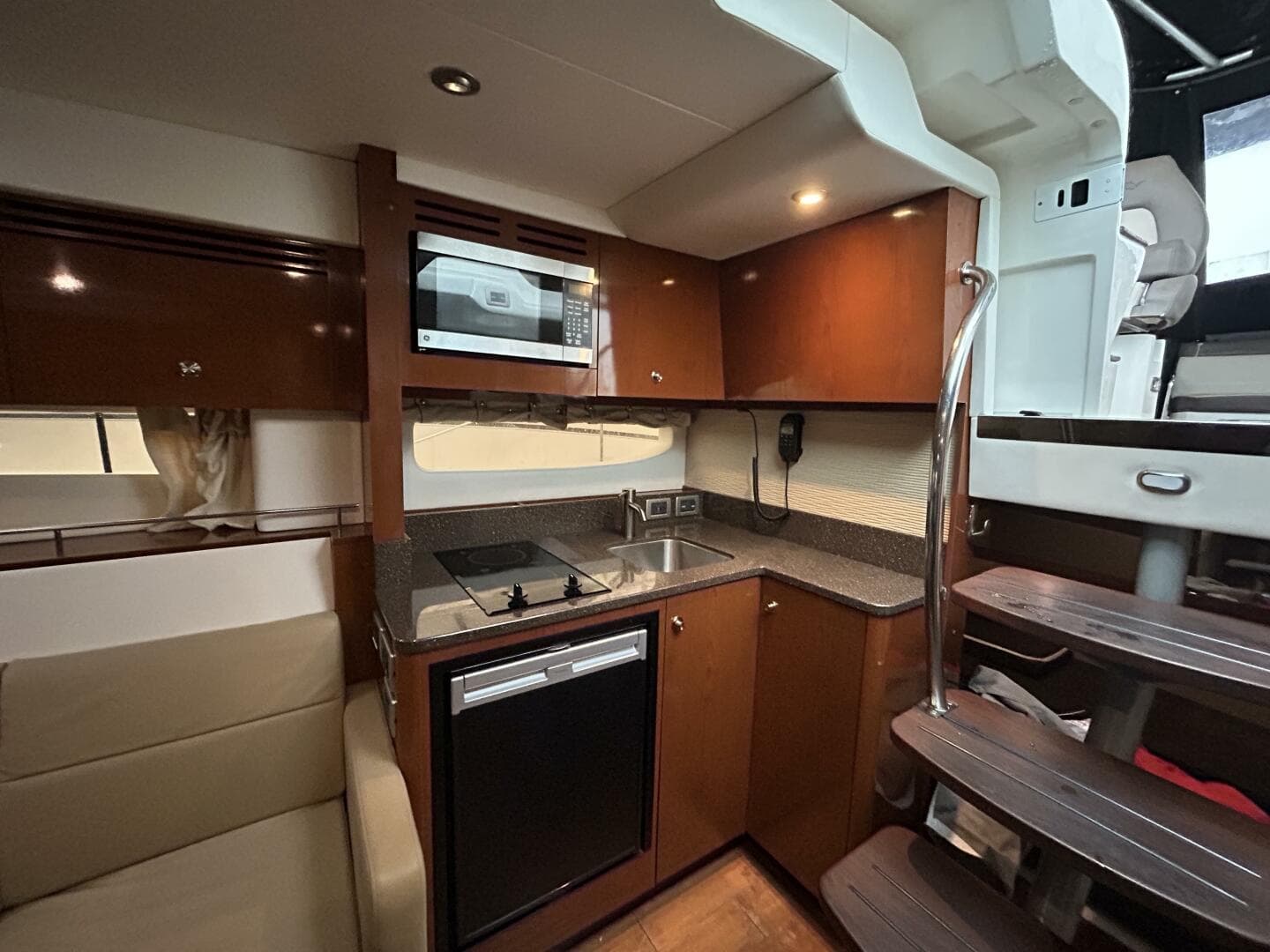 2014 Sea Ray 350 Sundancer — photo 7