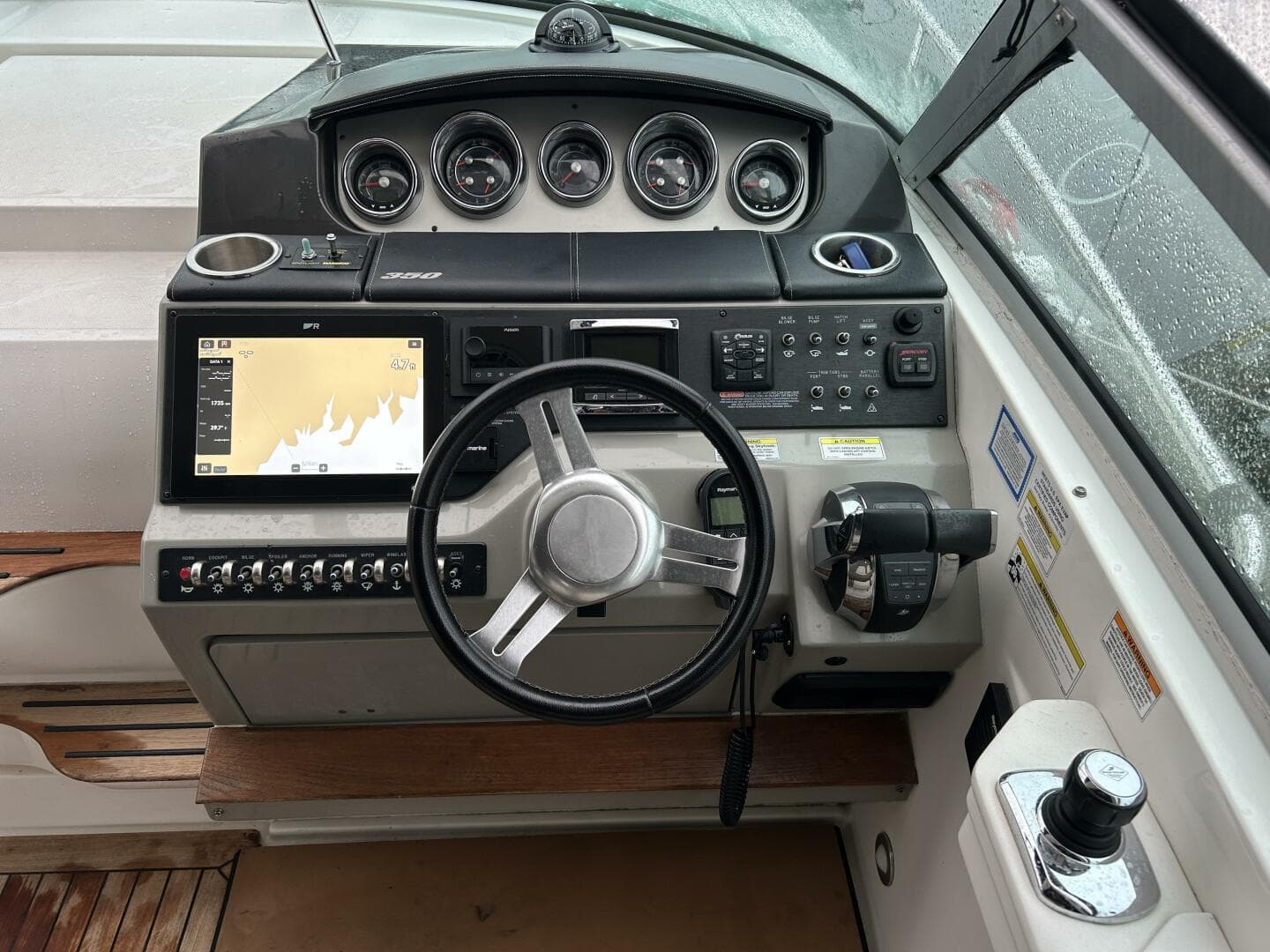 2014 Sea Ray 350 Sundancer — photo 6