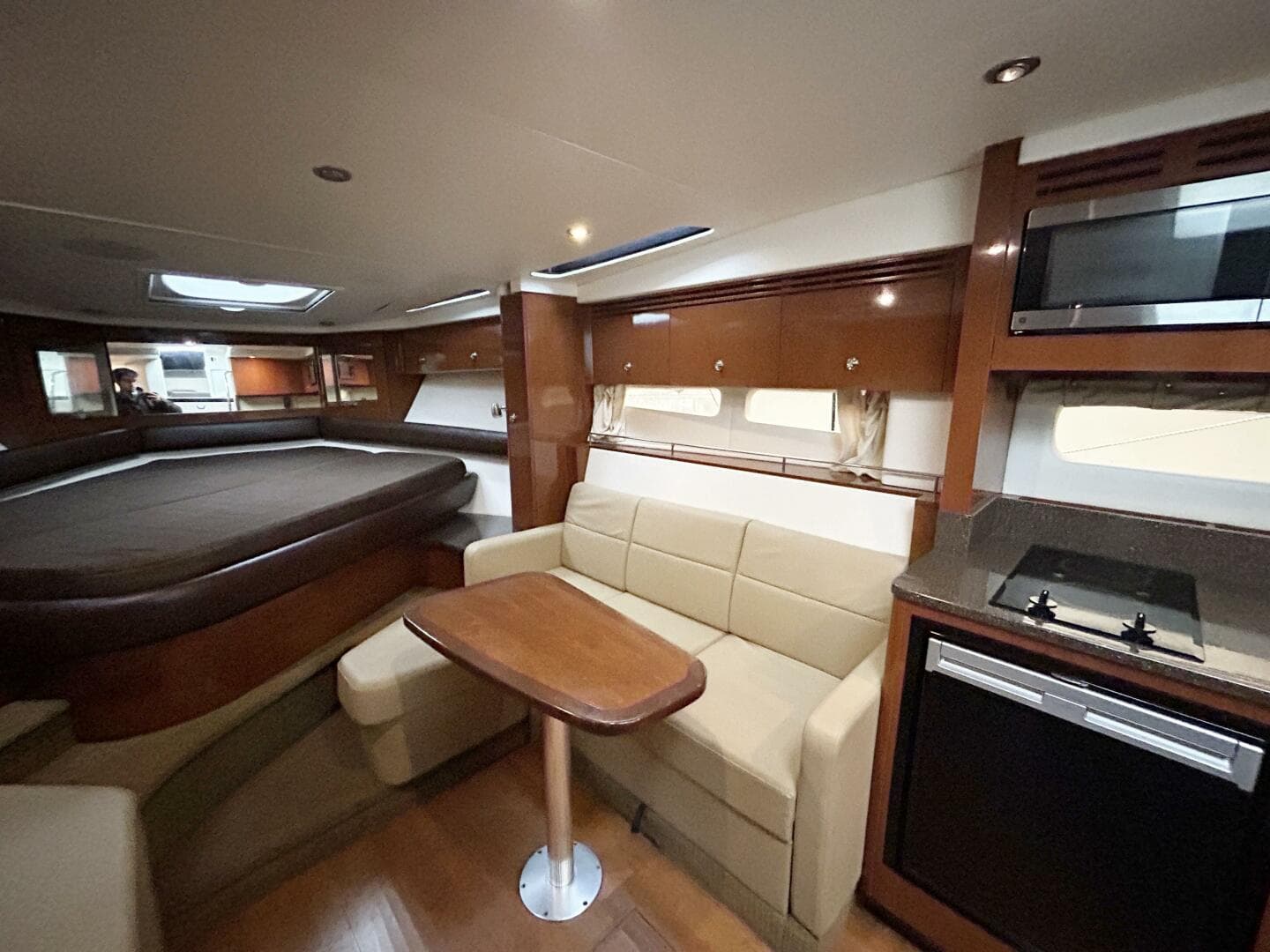 2014 Sea Ray 350 Sundancer — photo 8