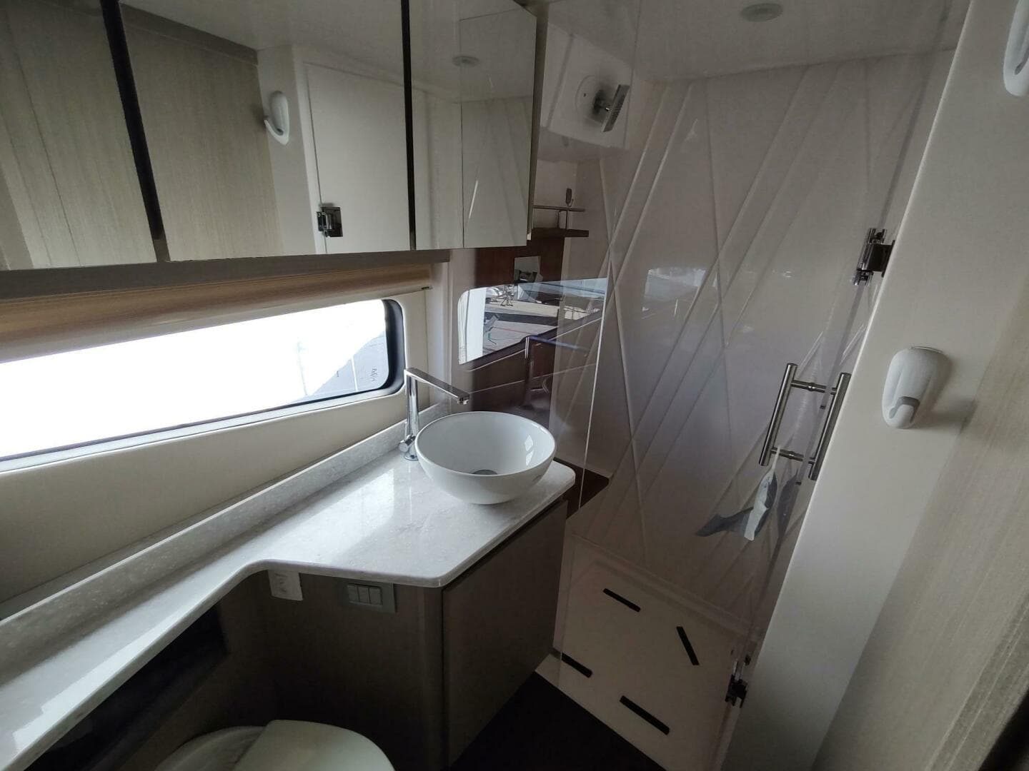 2021 Regal 42 Fly — photo 59