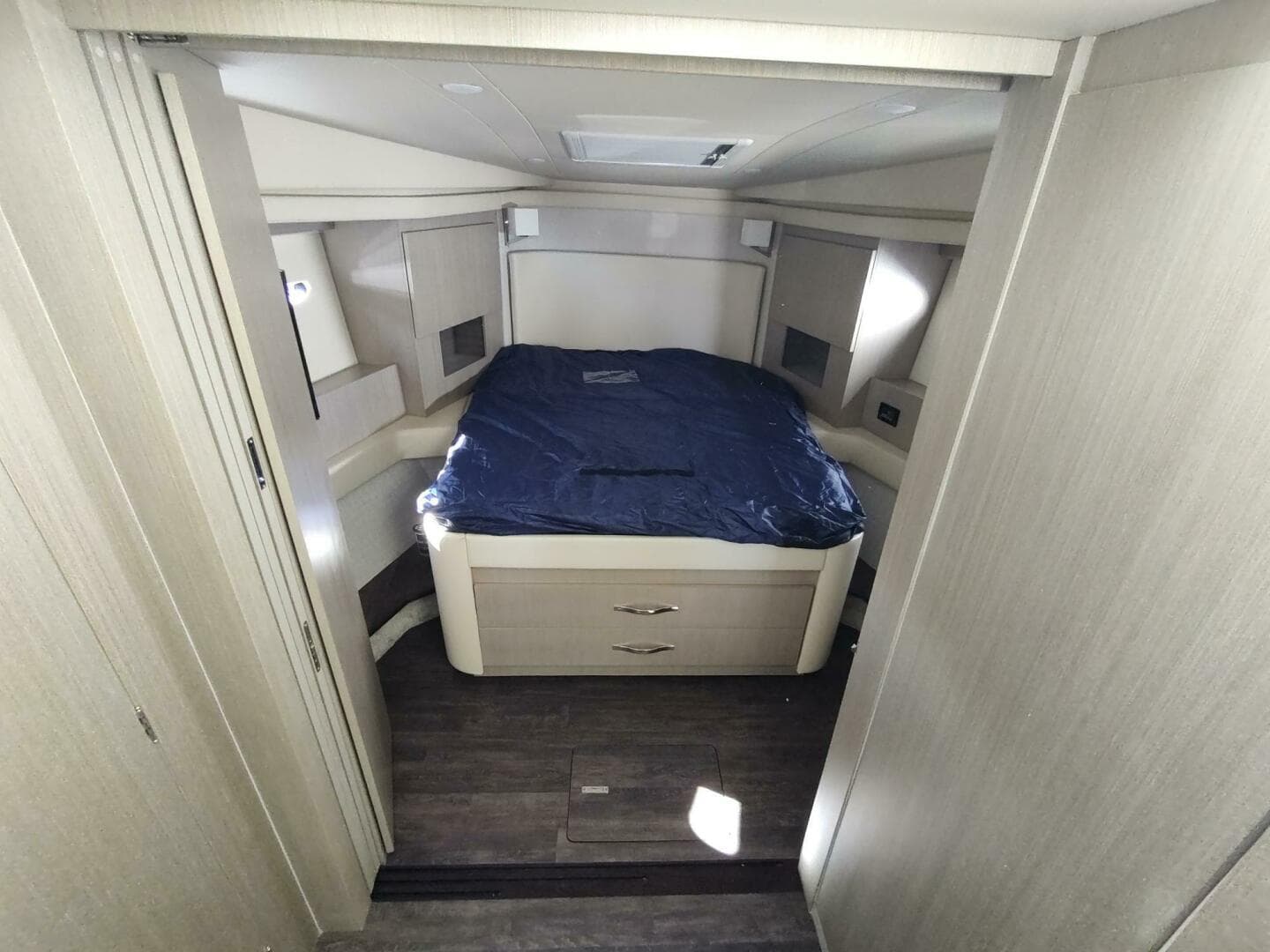 2021 Regal 42 Fly — photo 54