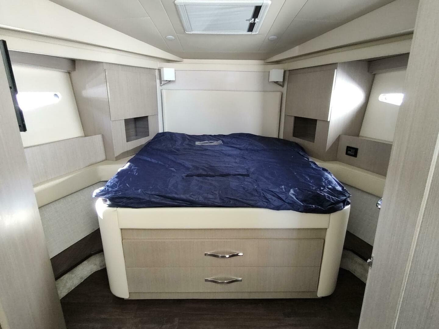 2021 Regal 42 Fly — photo 56