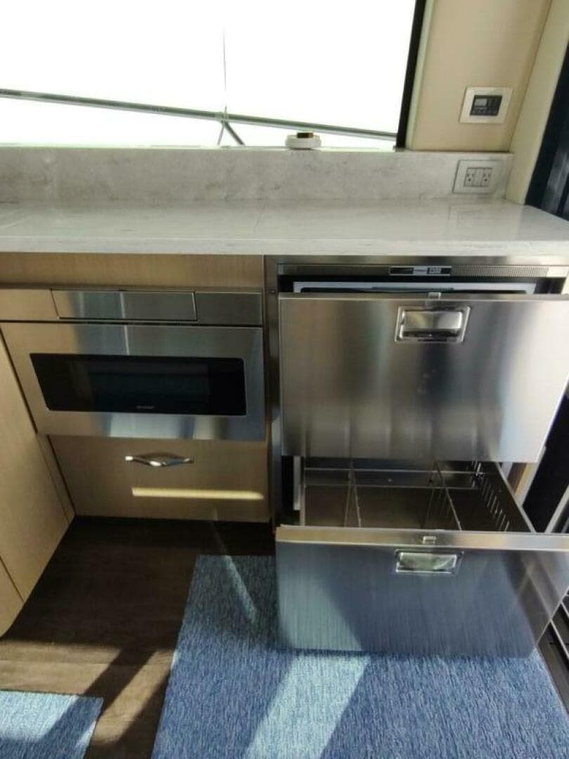 2021 Regal 42 Fly — photo 48