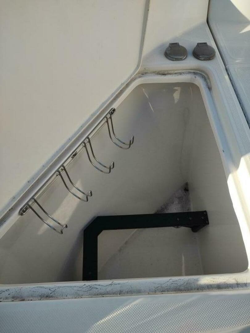 2021 Regal 42 Fly — photo 16