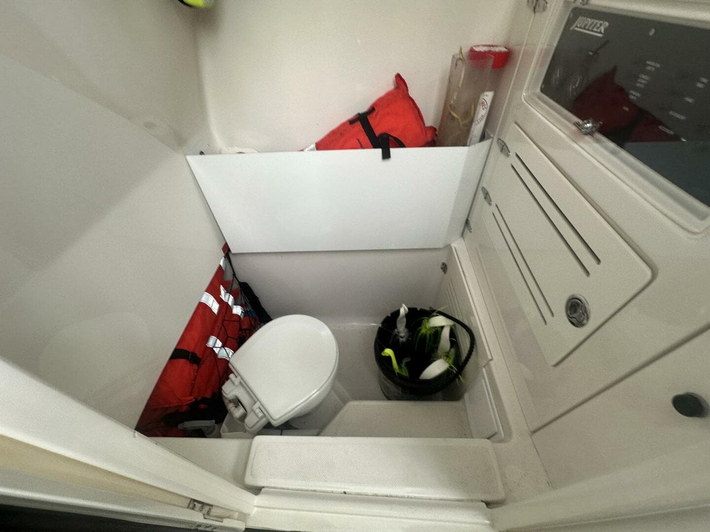 2013 Jupiter Center Console — photo 8