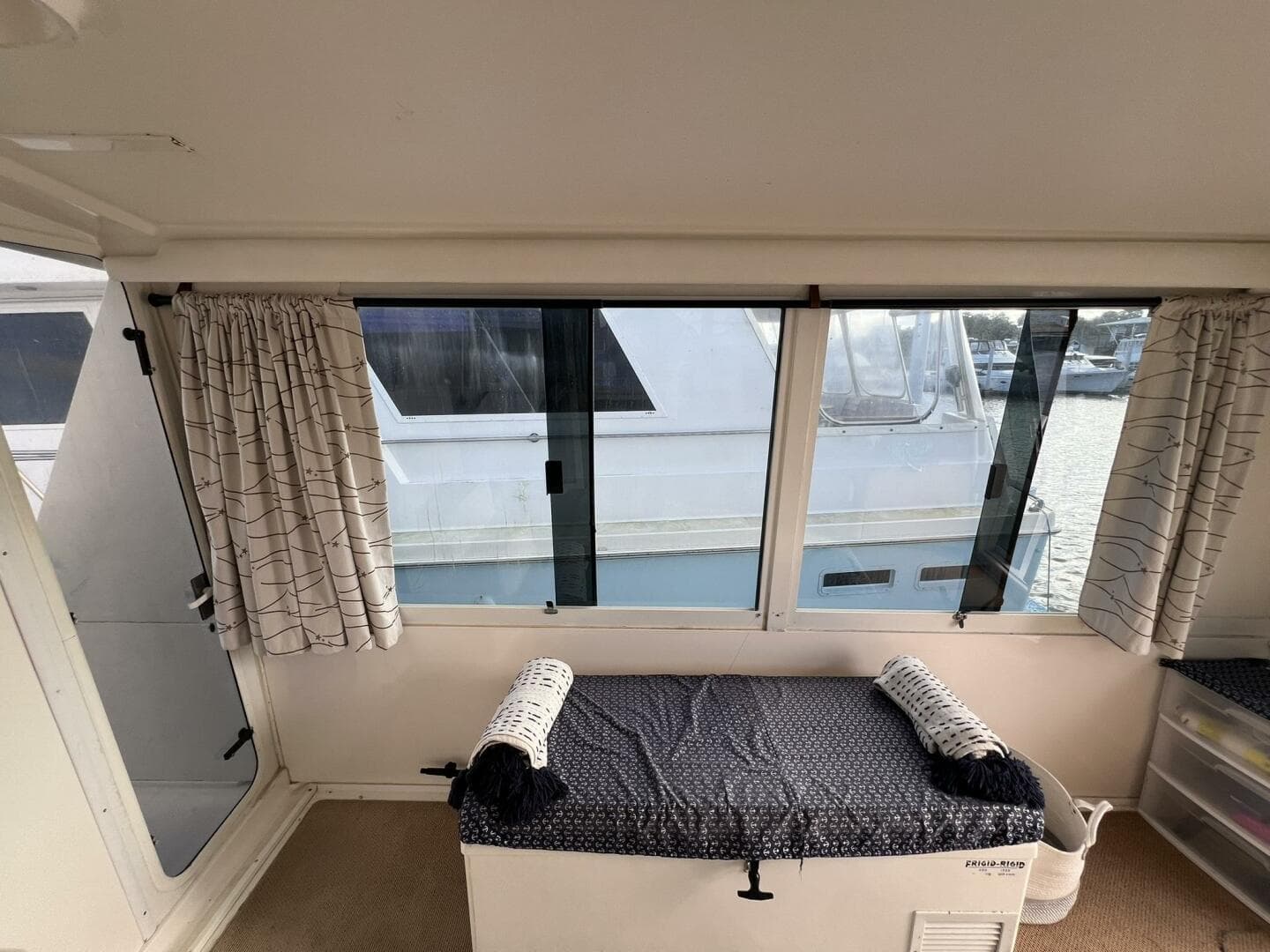 1999 Viking 60 Cpmy — photo 27