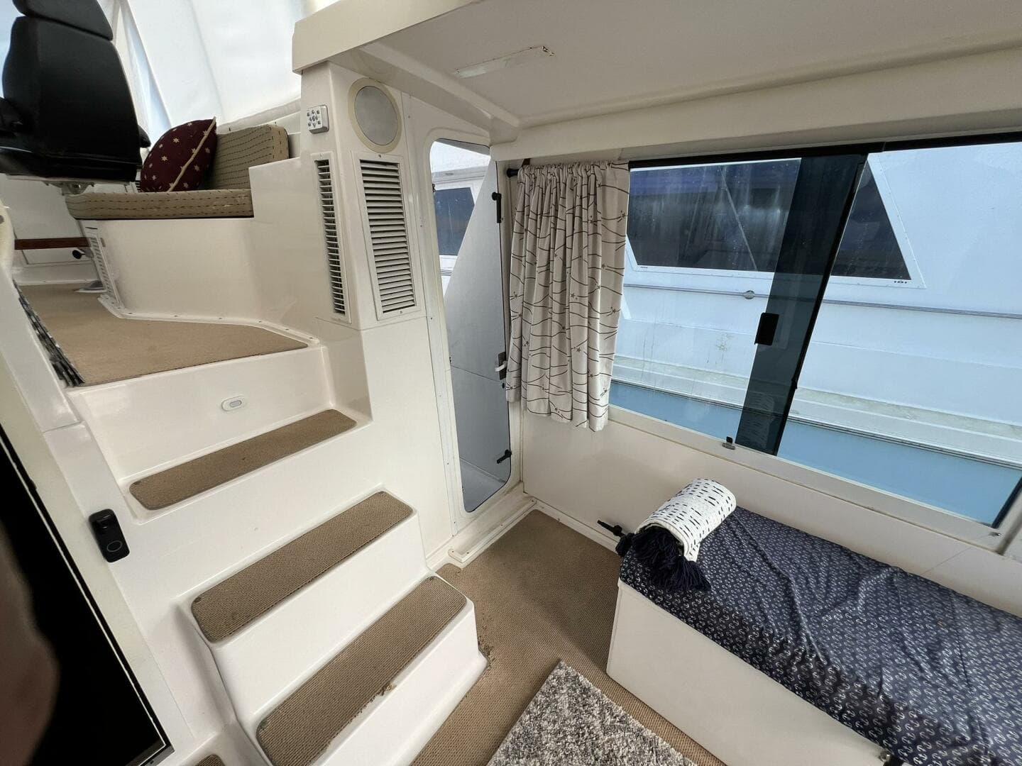 1999 Viking 60 Cpmy — photo 29