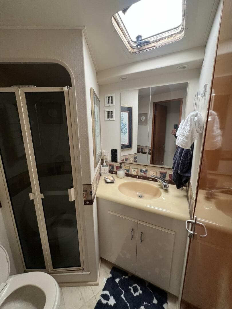 1999 Viking 60 Cpmy — photo 54