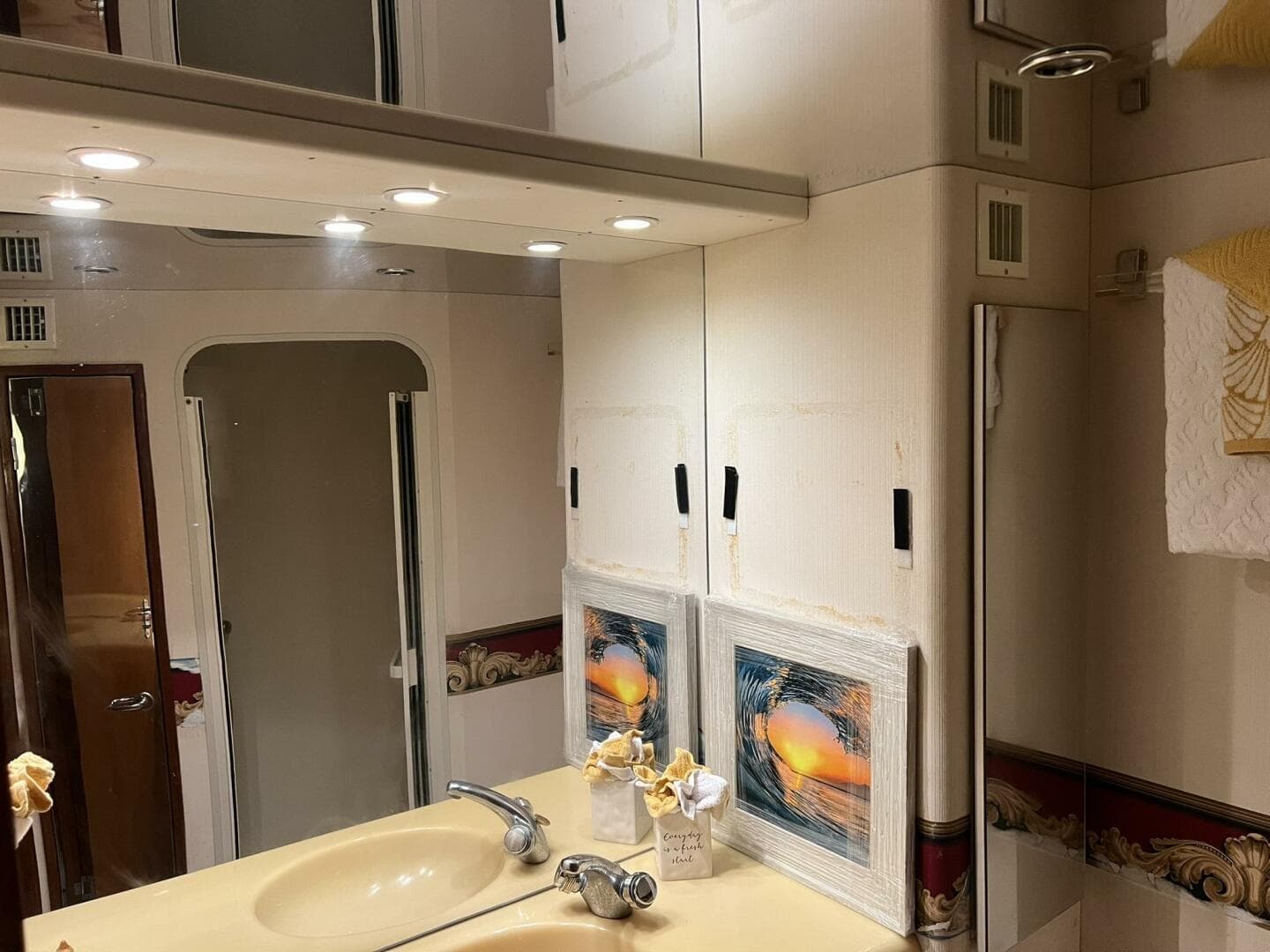 1999 Viking 60 Cpmy — photo 68