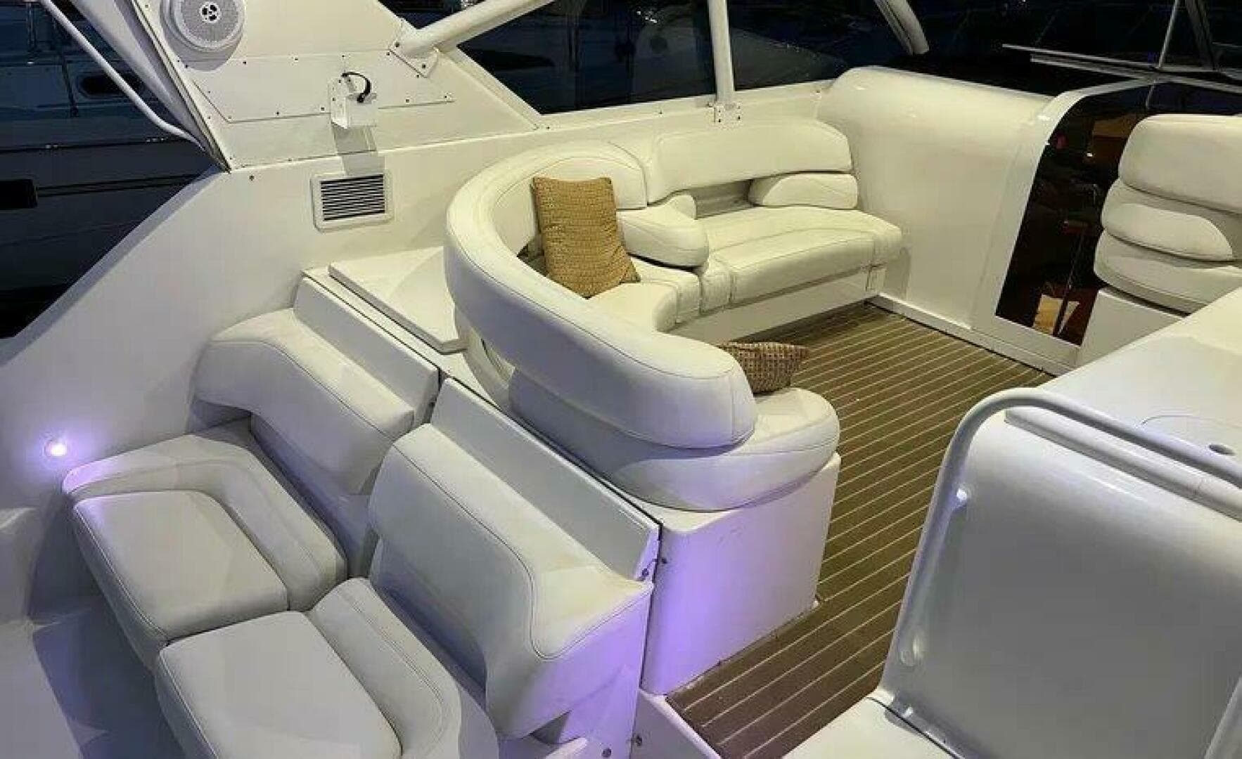 1996 Hatteras 39 Sport Express — photo 8