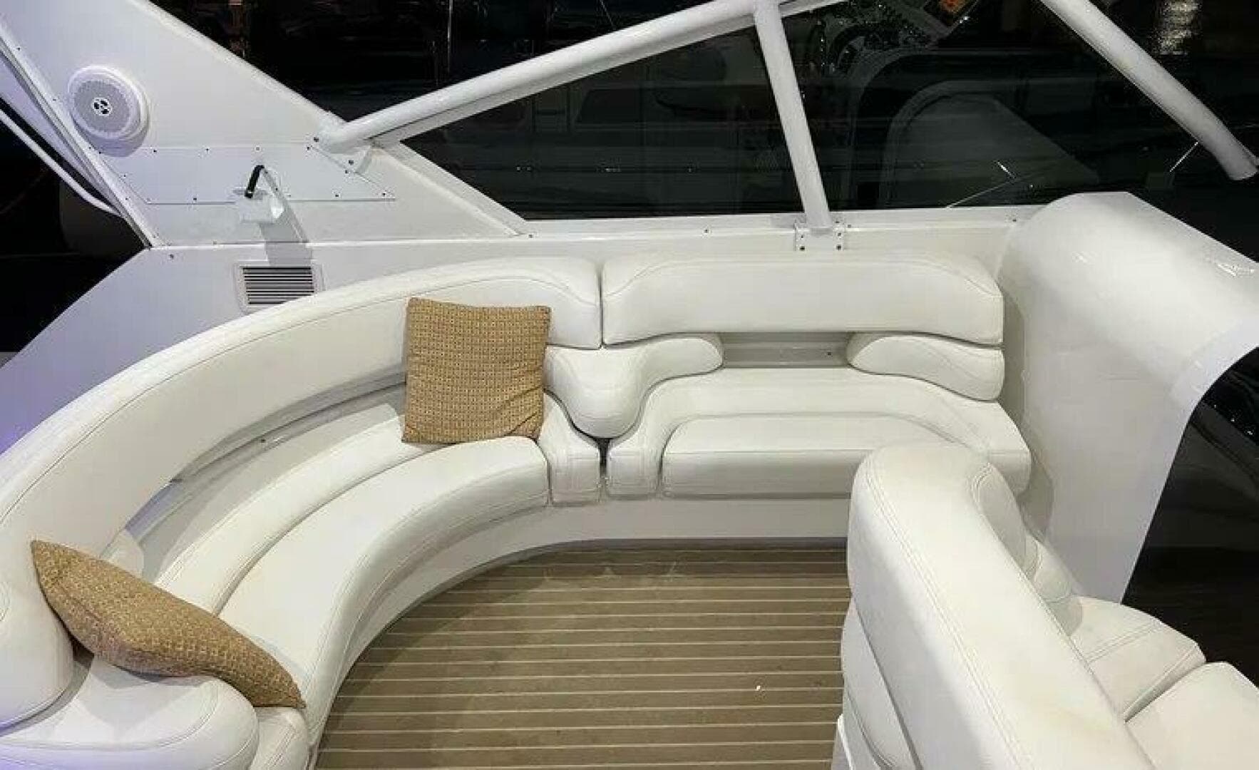 1996 Hatteras 39 Sport Express — photo 6