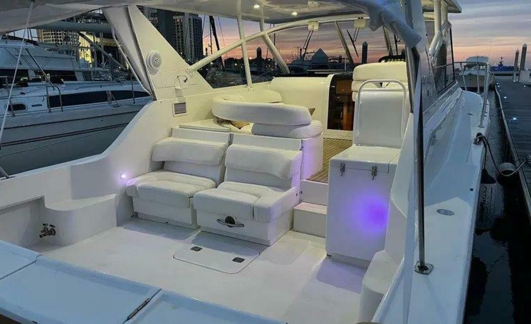 1996 Hatteras 39 Sport Express — photo 12