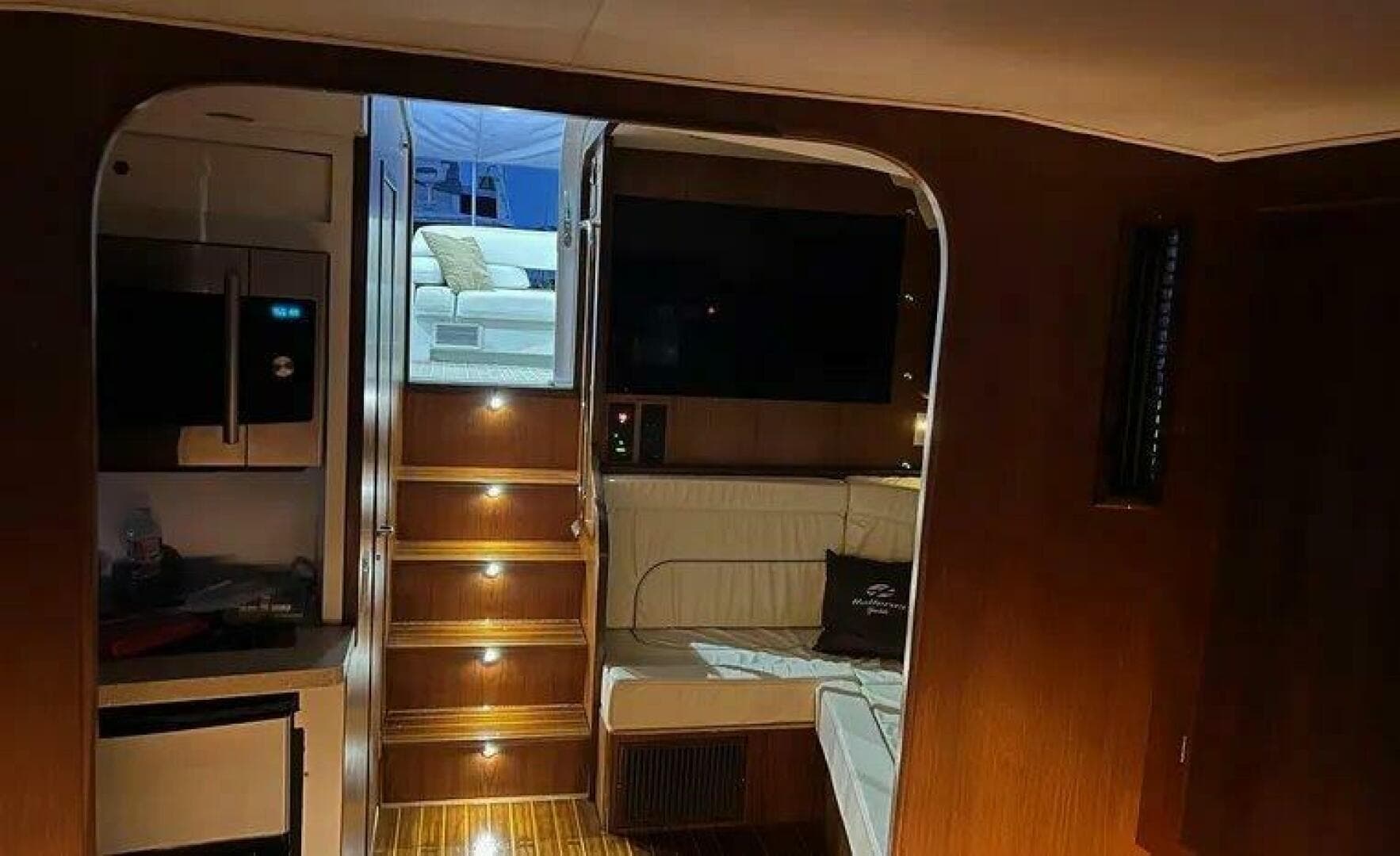 1996 Hatteras 39 Sport Express — photo 14