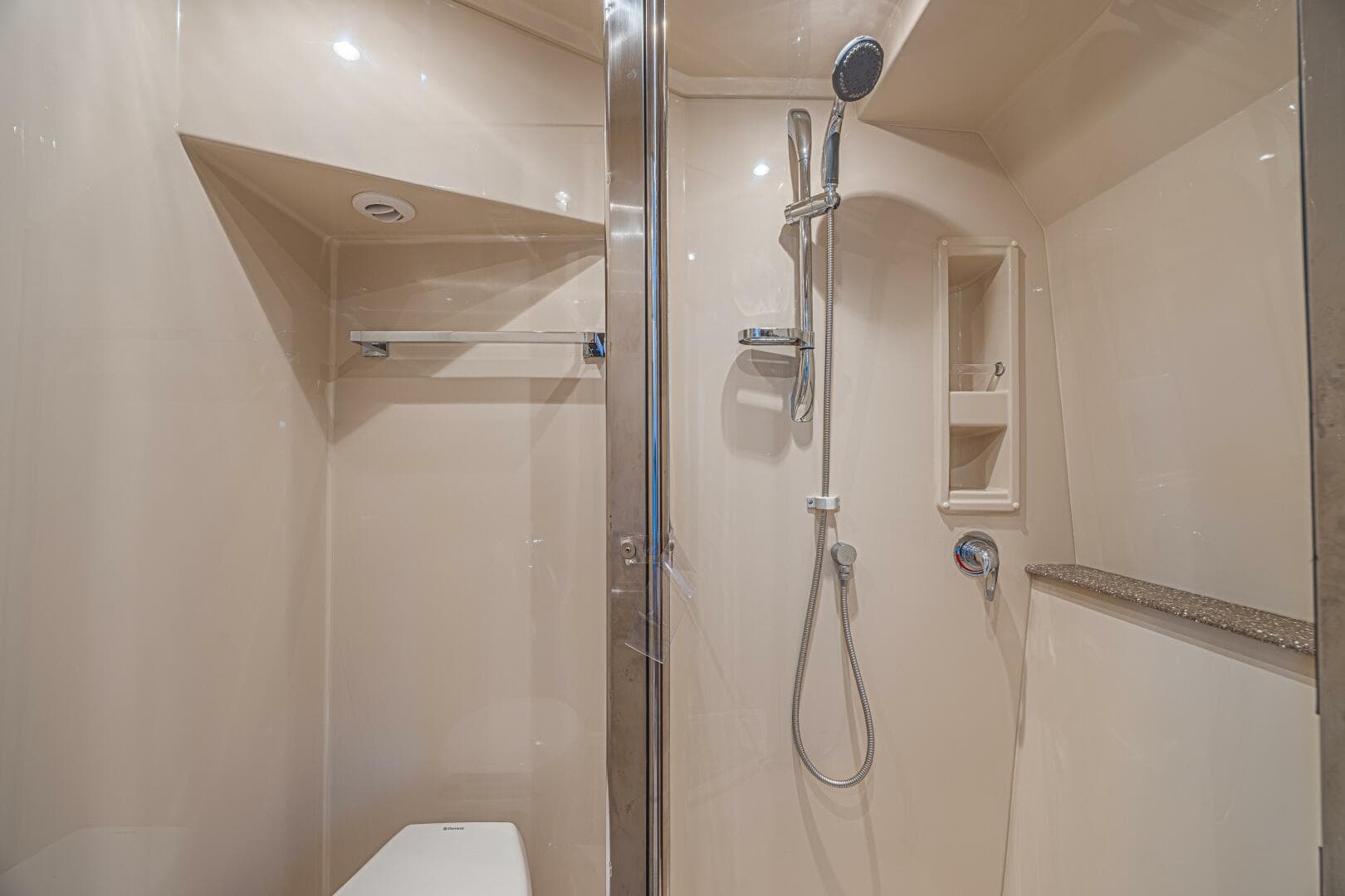 2012 Cruisers Yachts 48 Cantius — photo 39