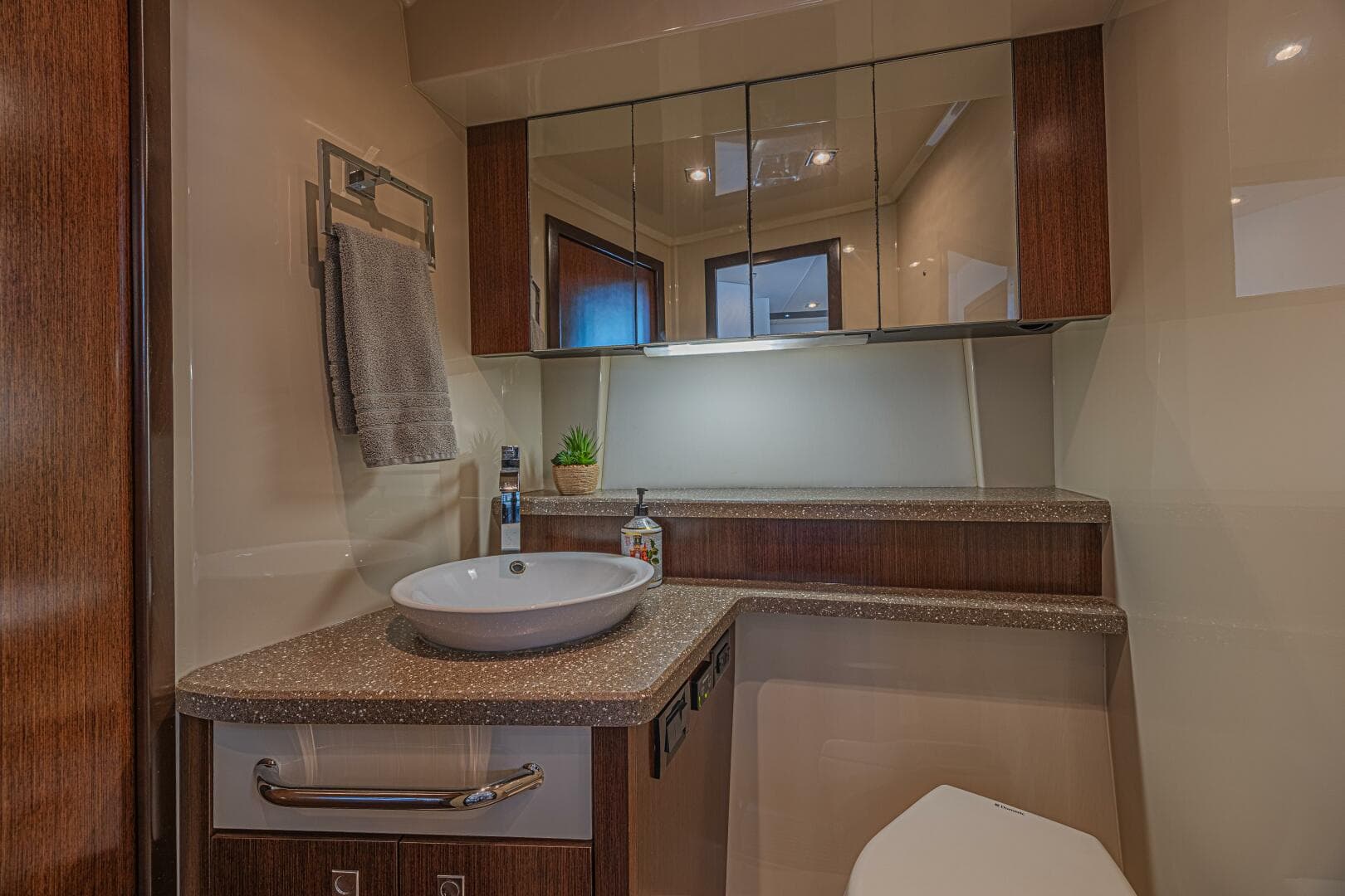 2012 Cruisers Yachts 48 Cantius — photo 37