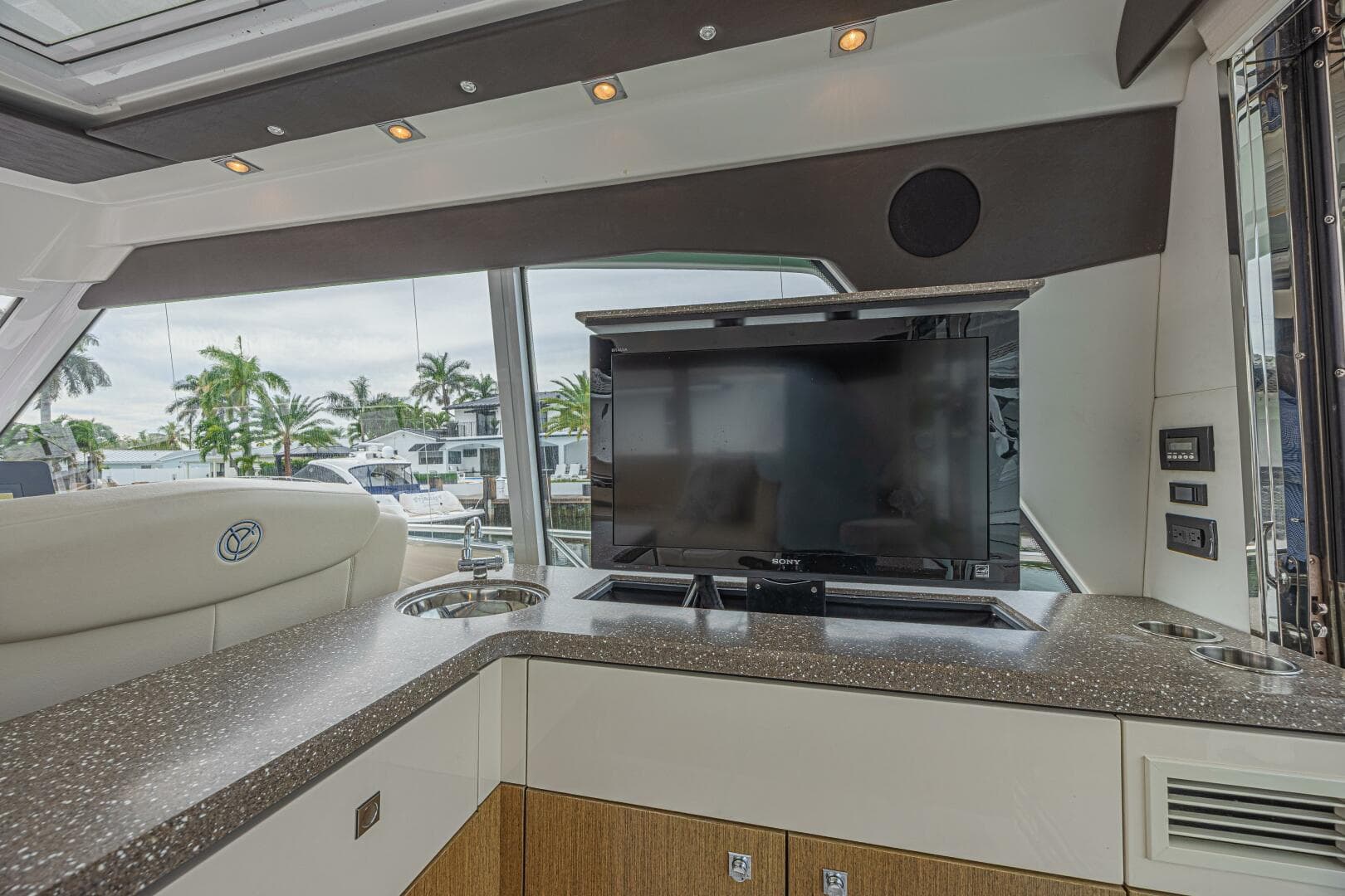 2012 Cruisers Yachts 48 Cantius — photo 19