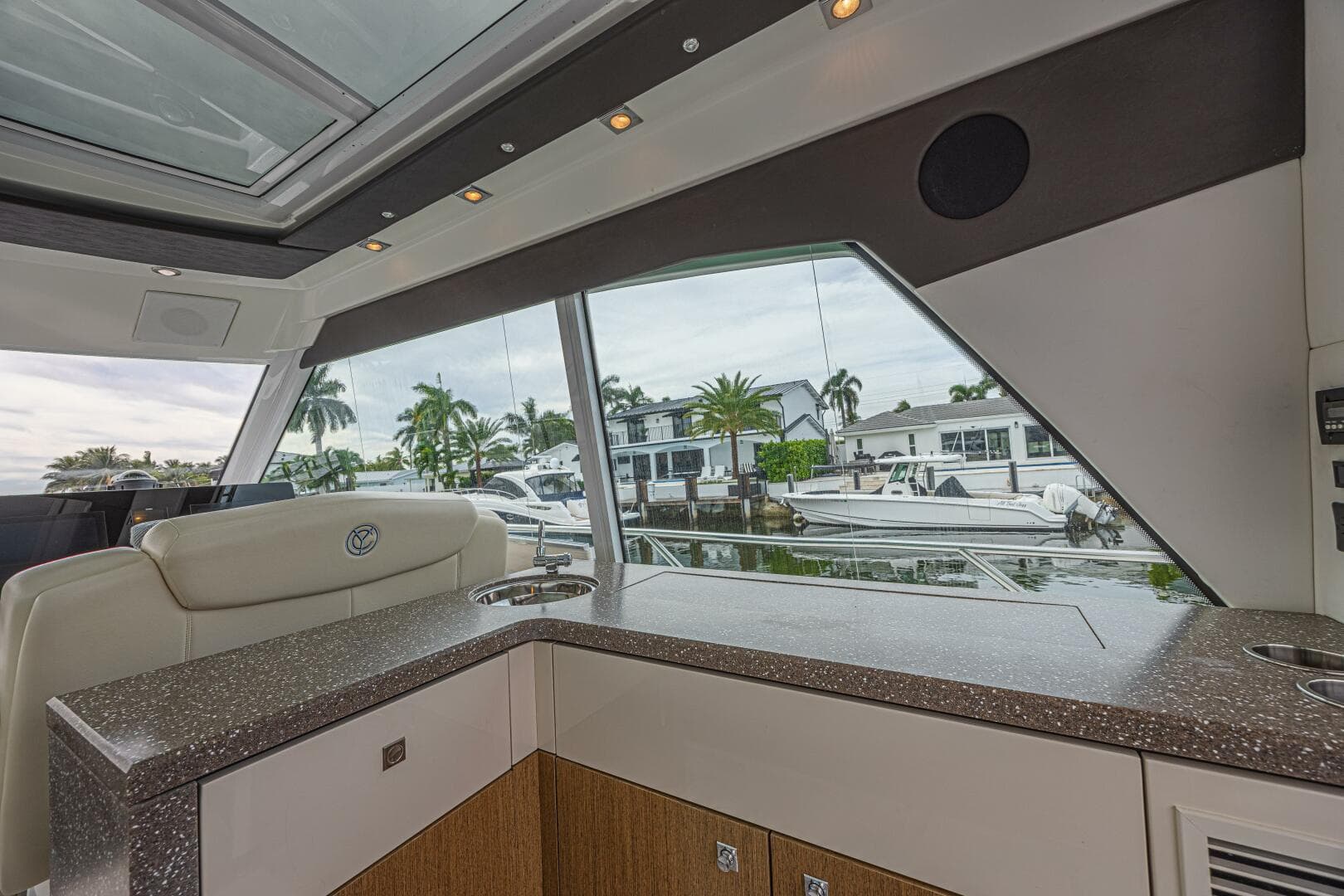 2012 Cruisers Yachts 48 Cantius — photo 27