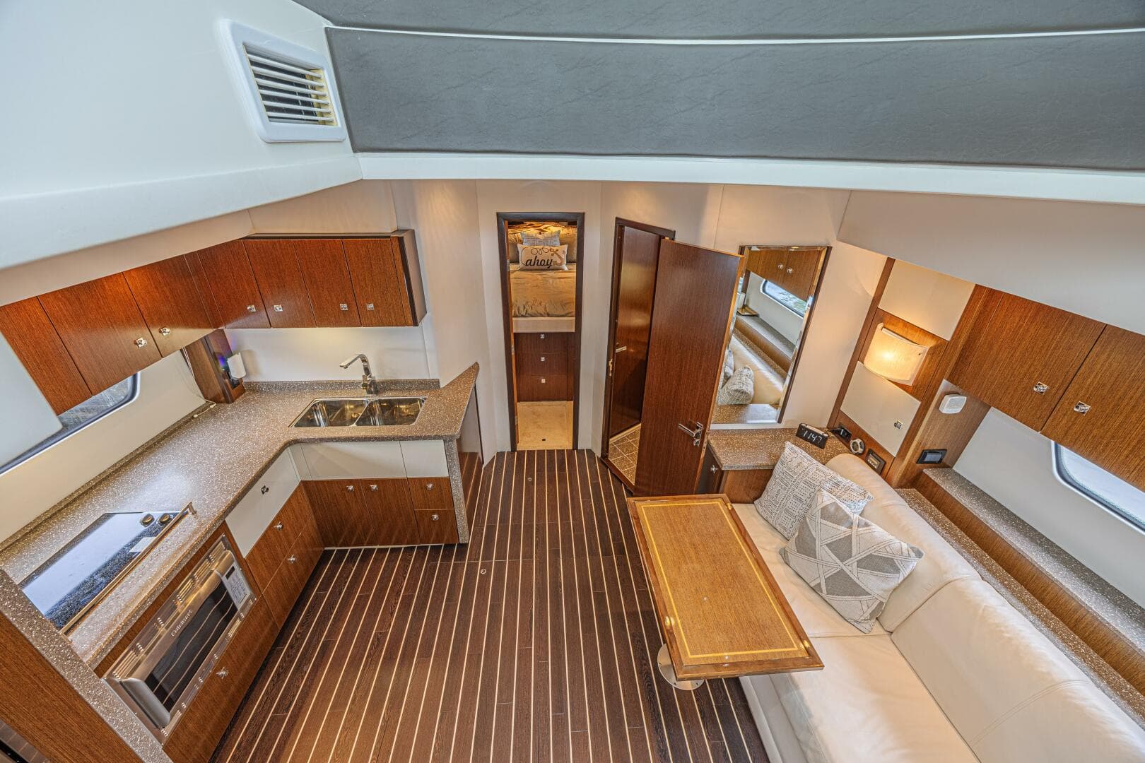 2012 Cruisers Yachts 48 Cantius — photo 29