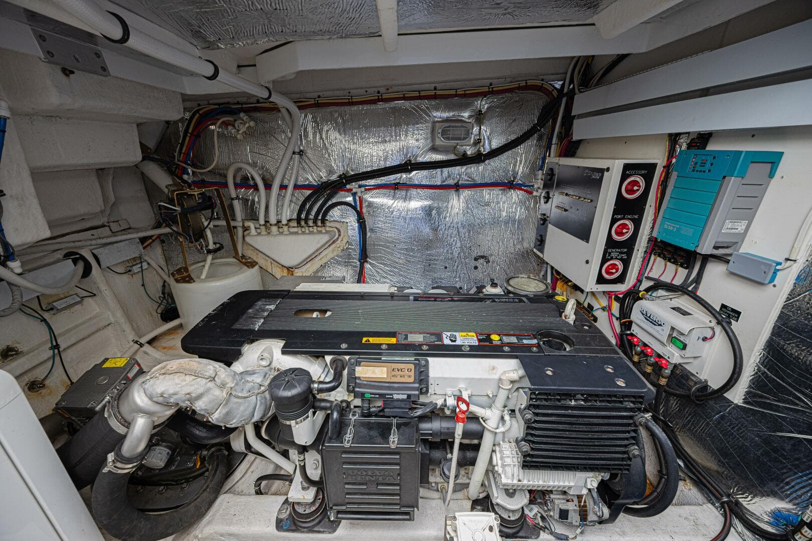 2012 Cruisers Yachts 48 Cantius — photo 44