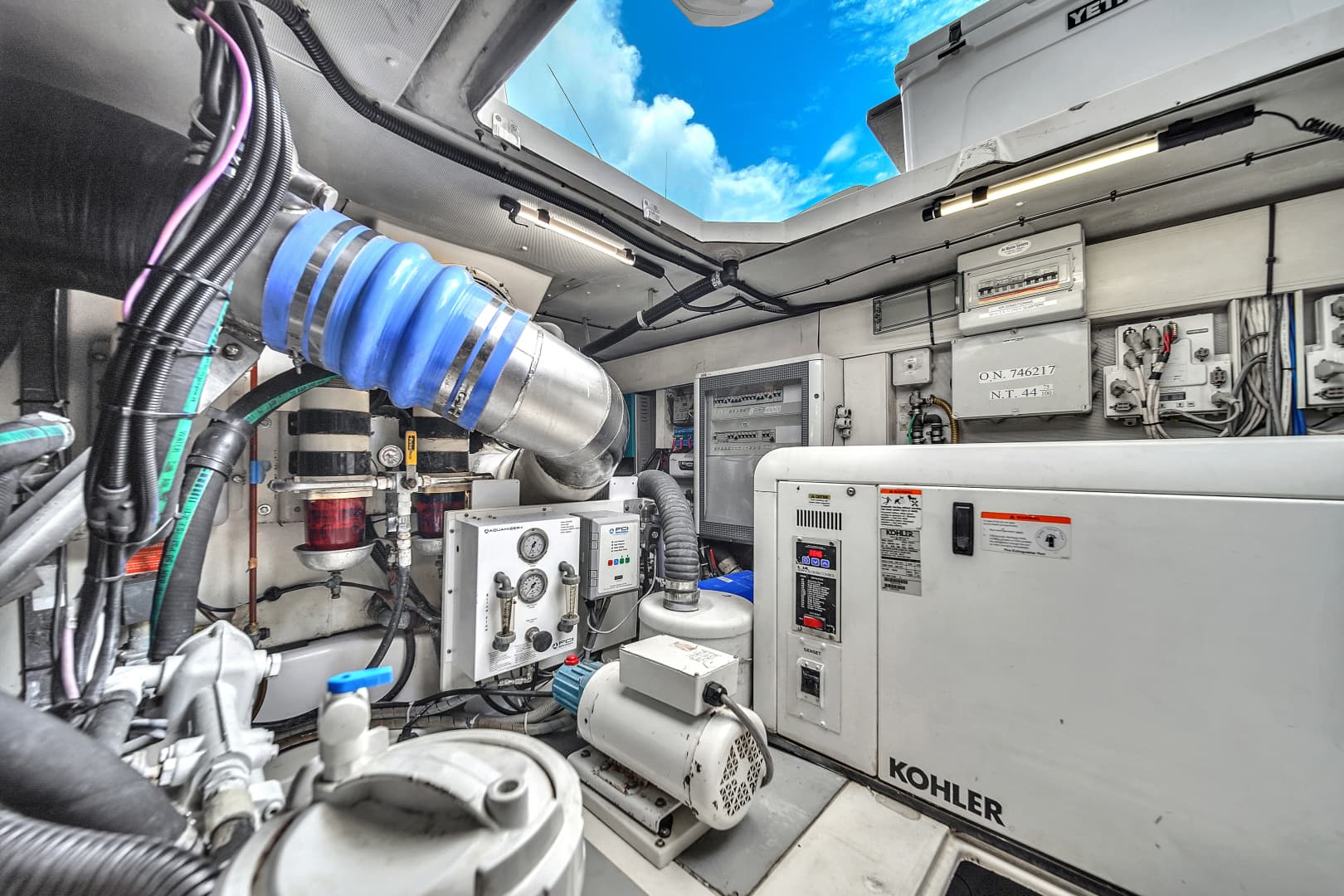 2012 Azimut 64 Flybridge — photo 95