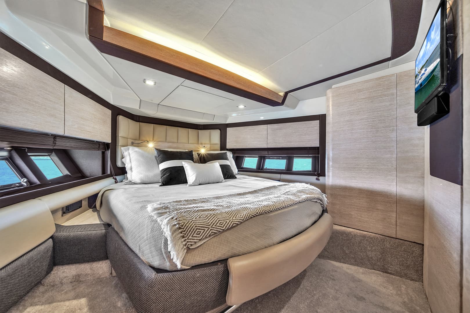 2012 Azimut 64 Flybridge — photo 76