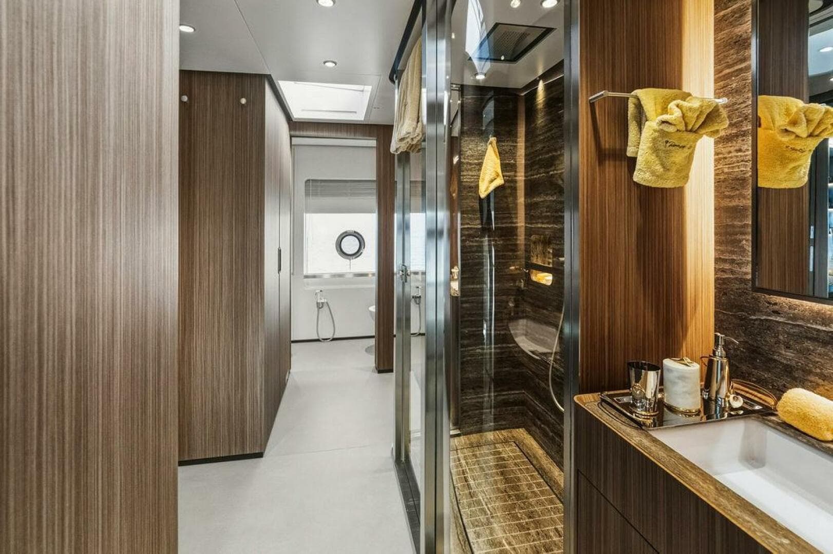 2018 Custom Line 120 — photo 82