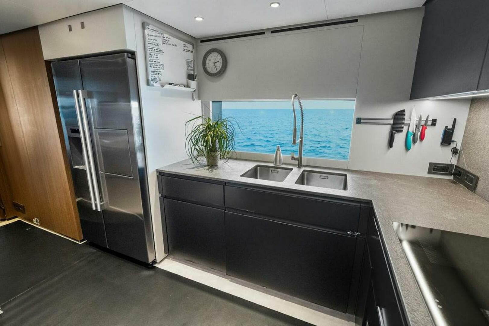 2018 Custom Line 120 — photo 64