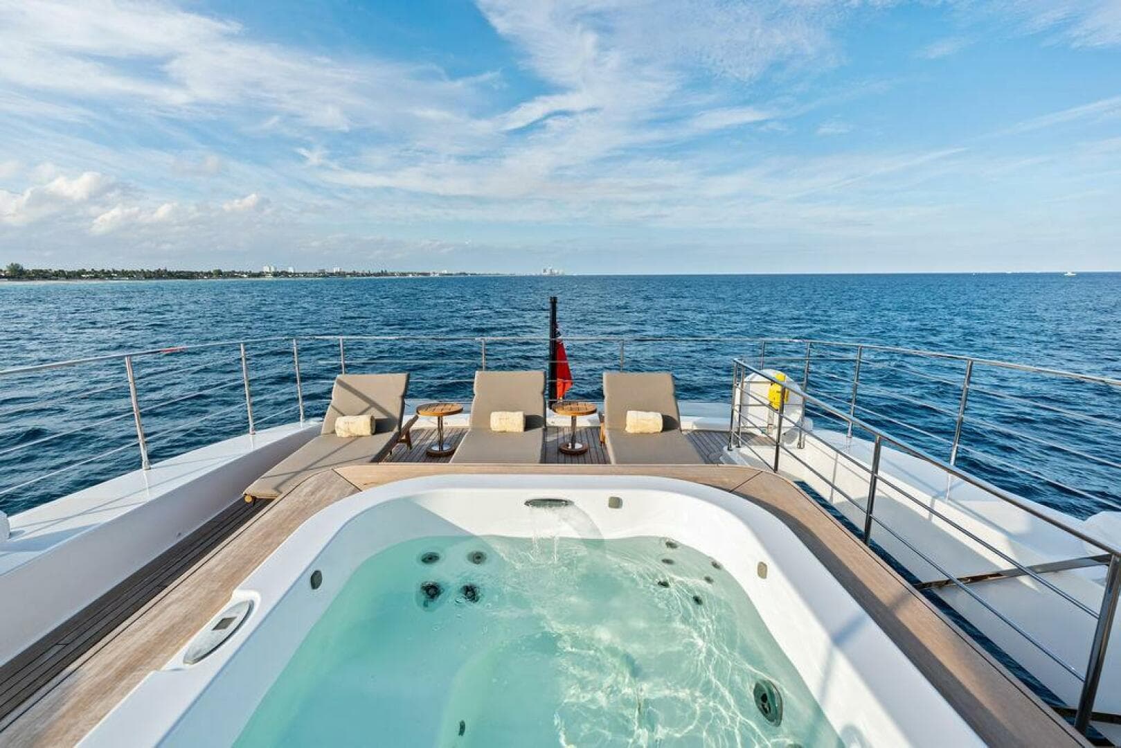 2018 Custom Line 120 — photo 62