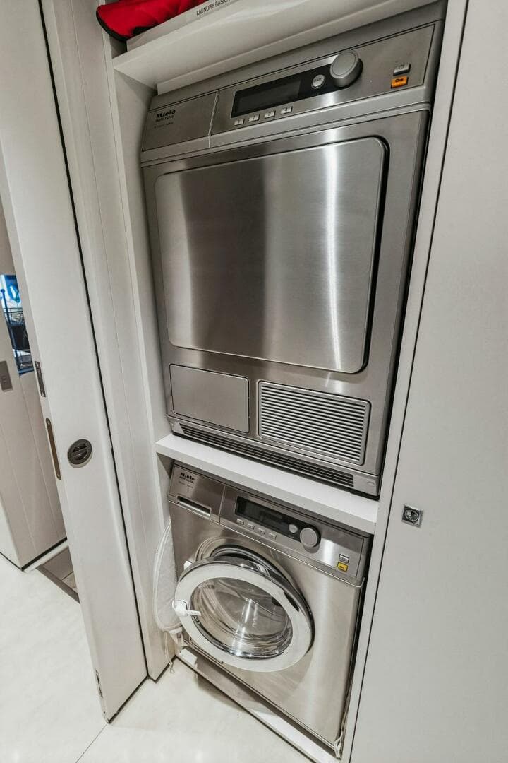 2018 Custom Line 120 — photo 118