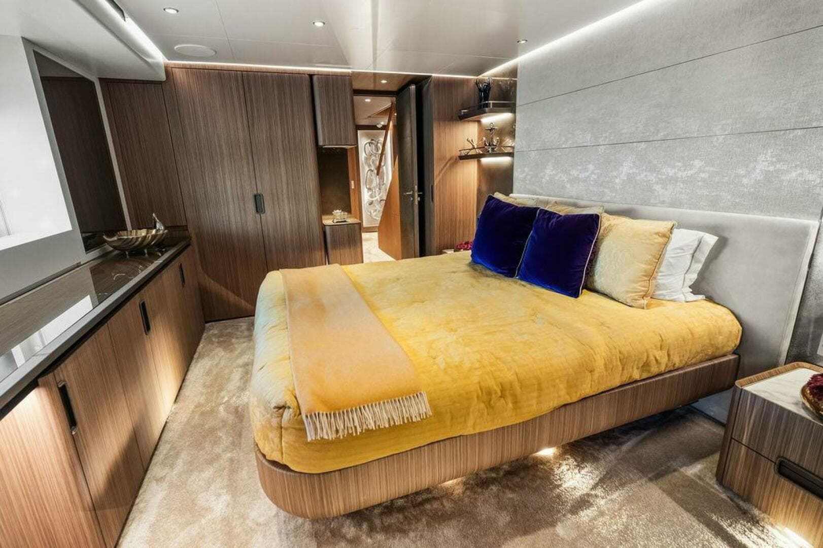 2018 Custom Line 120 — photo 90