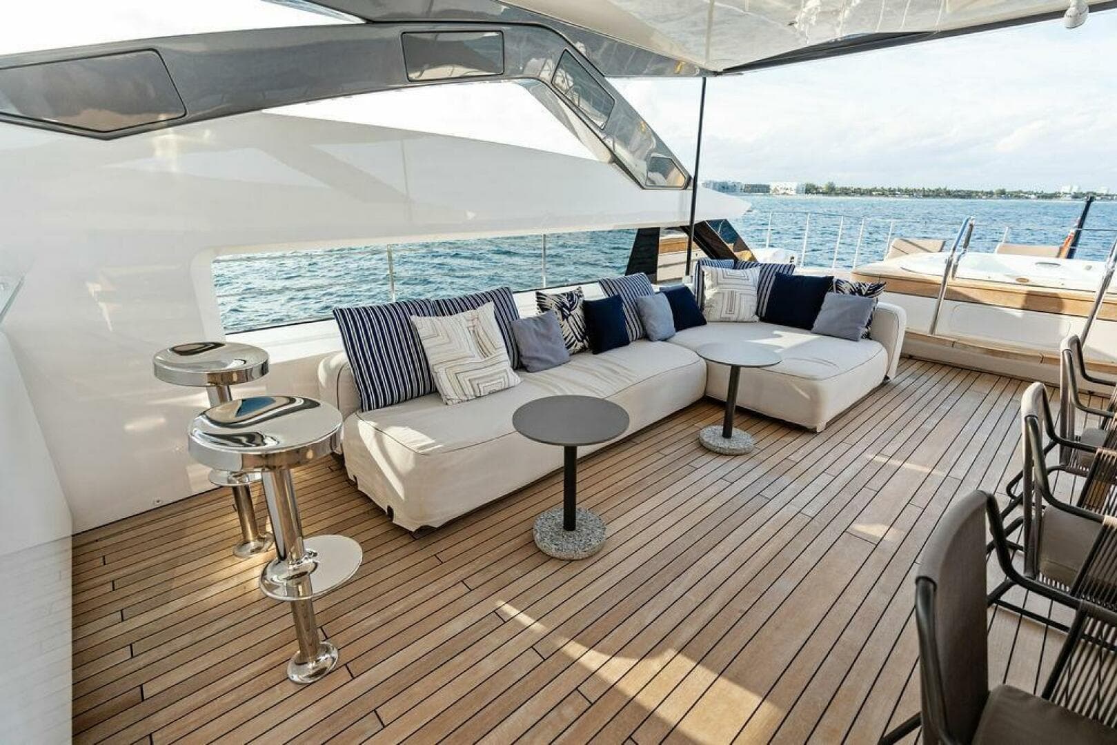 2018 Custom Line 120 — photo 56